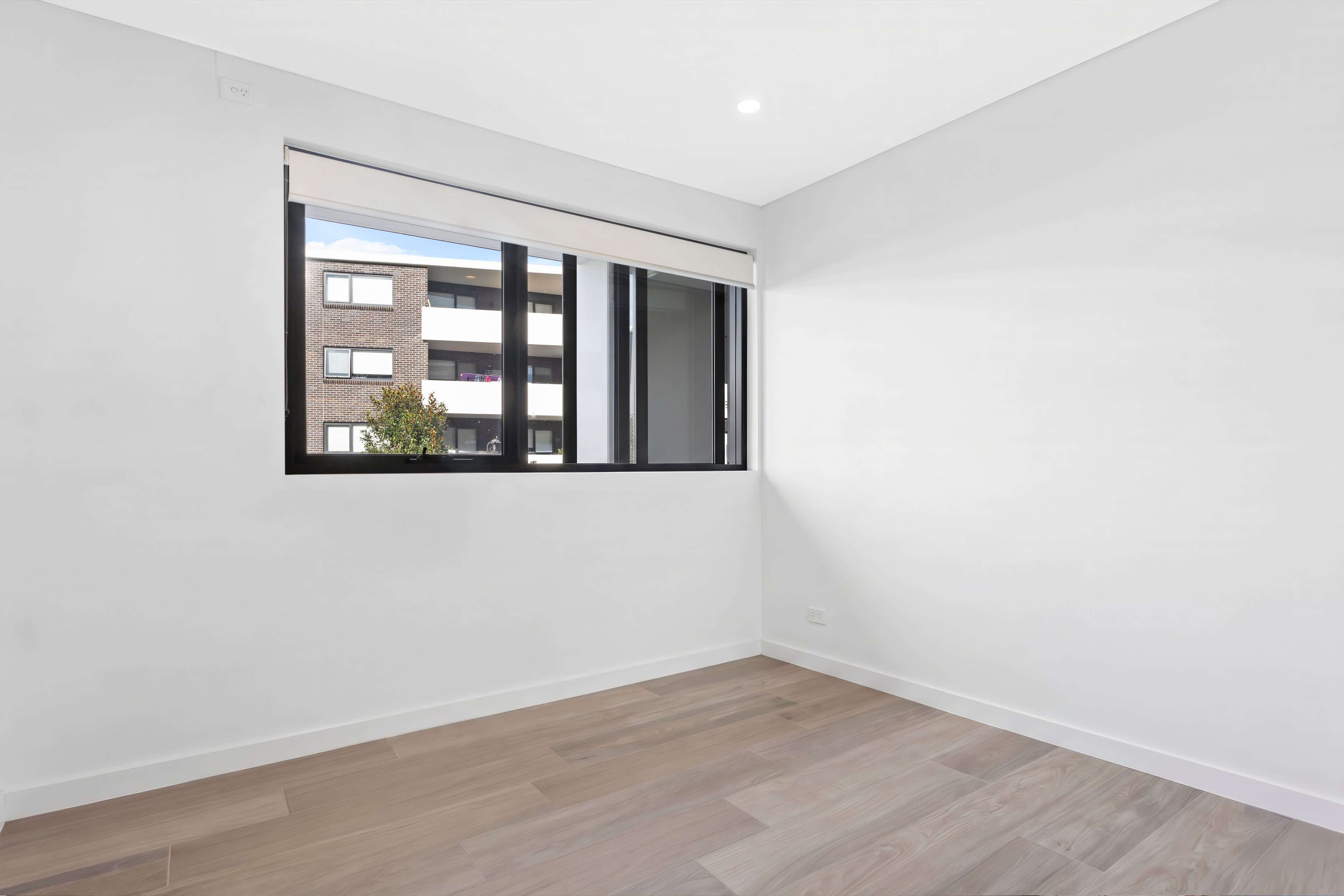 128/121C Jerralong Drive — photo 7 of 13