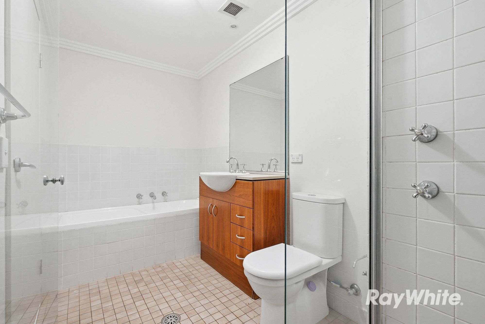 11/4-10 Benedict Court — photo 14 of 20
