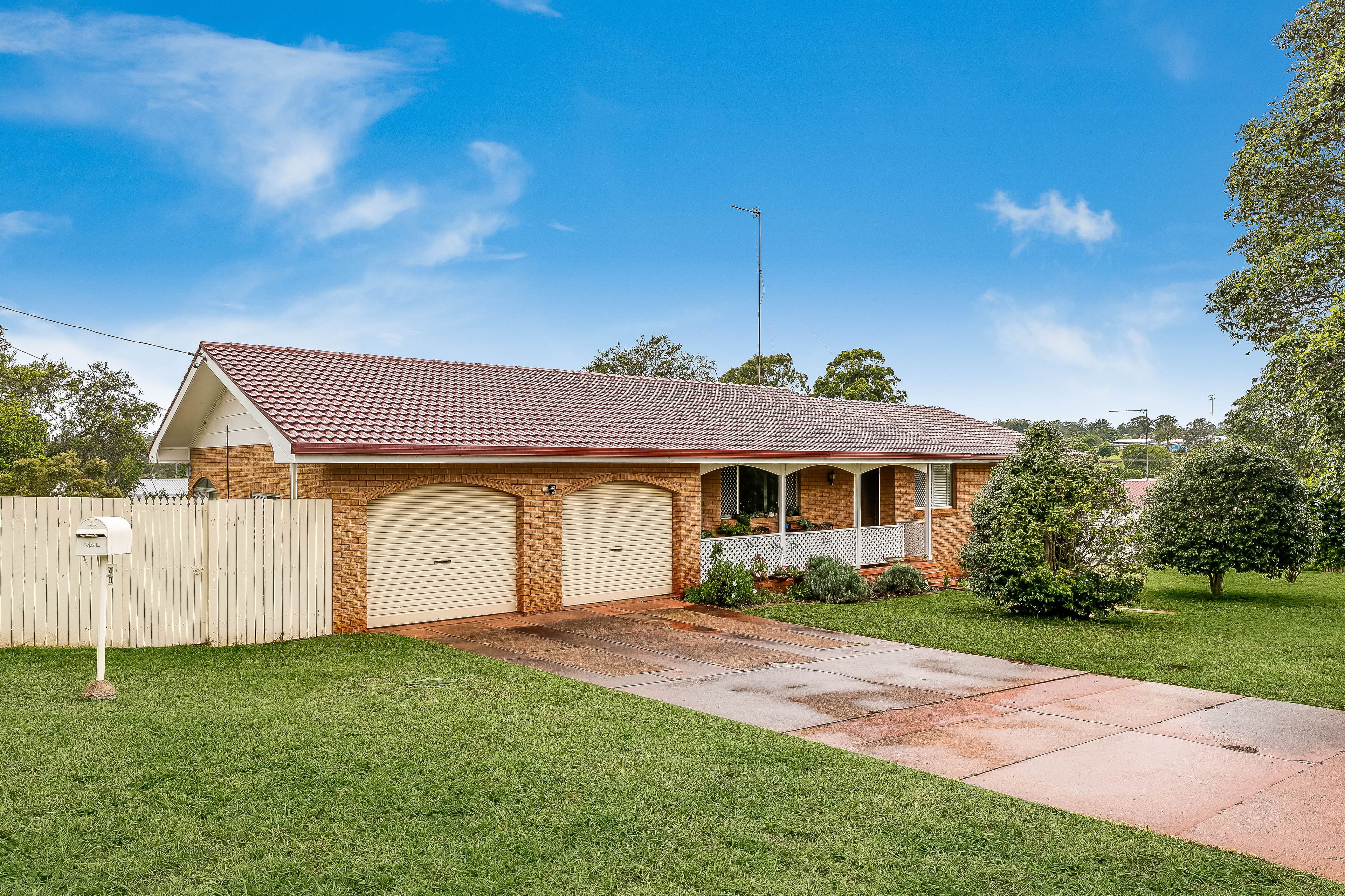 40 Debra Street, Centenary Heights QLD 4350