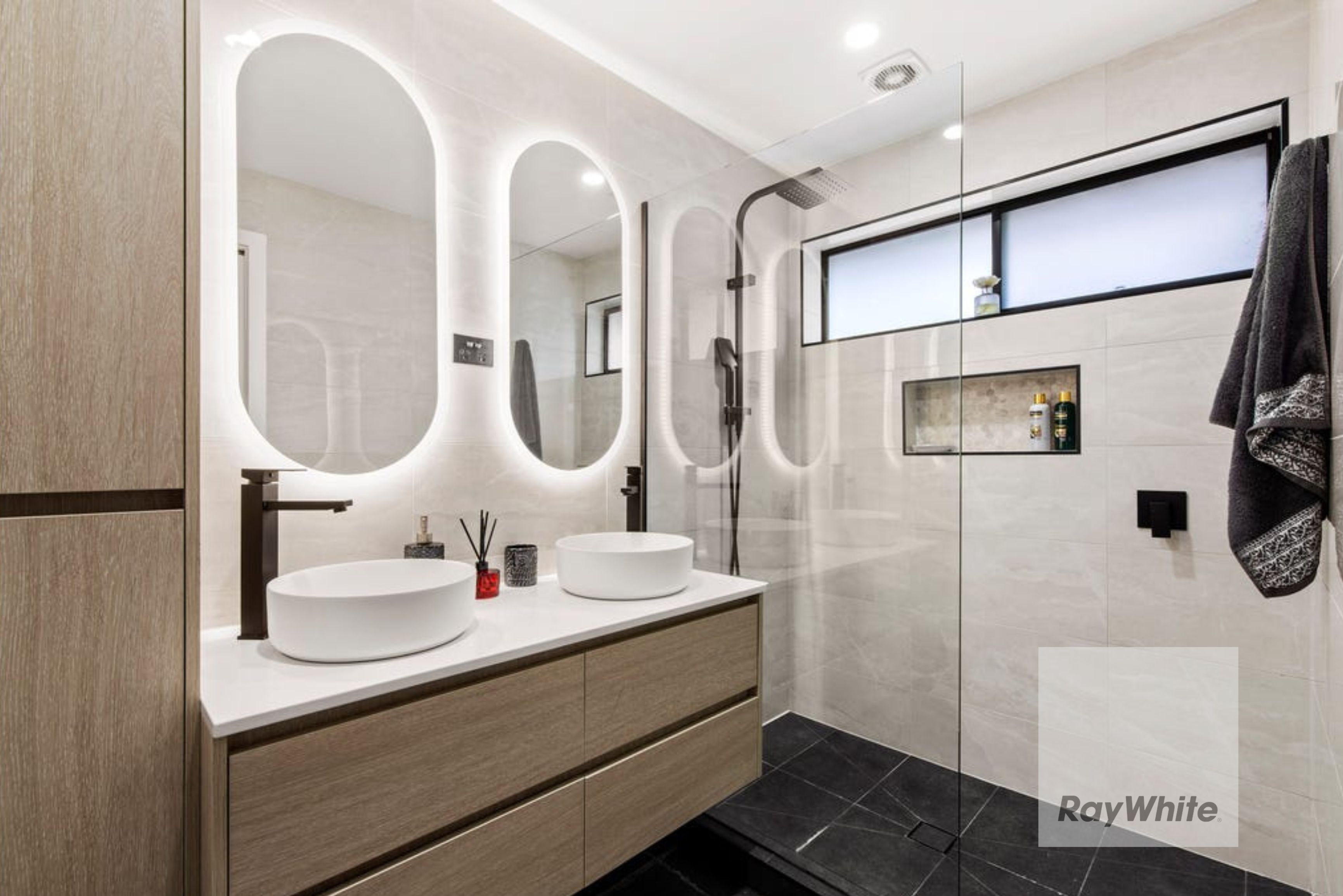 2 Madigan Crescent, Mill Park, VIC 3082