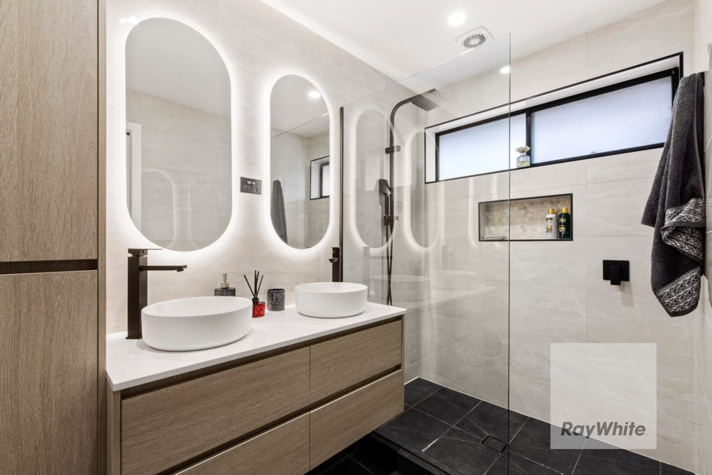 2 Madigan Crescent, Mill Park, VIC 3082