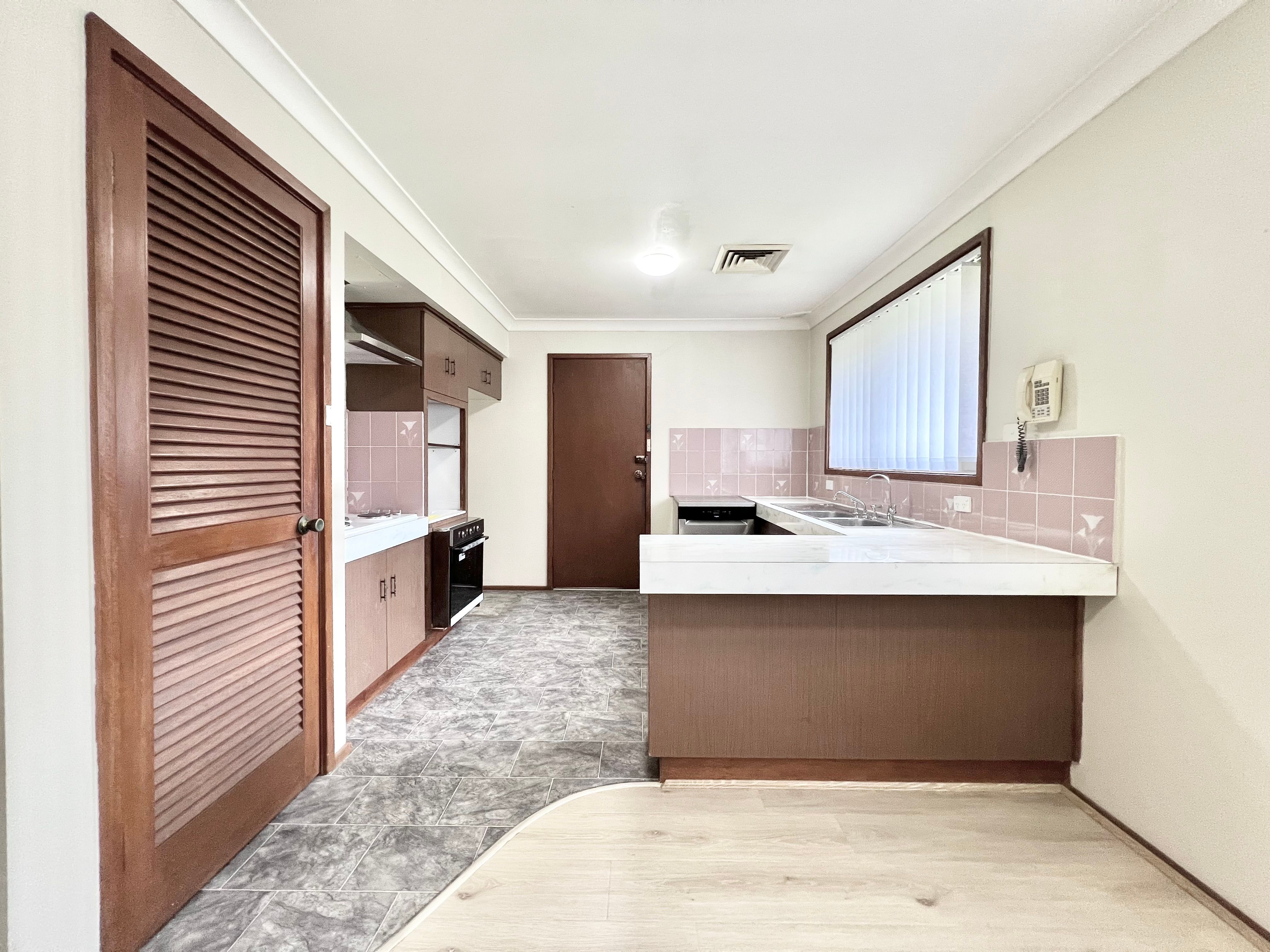 3 Swallow Place, Ingleburn, NSW 2565
