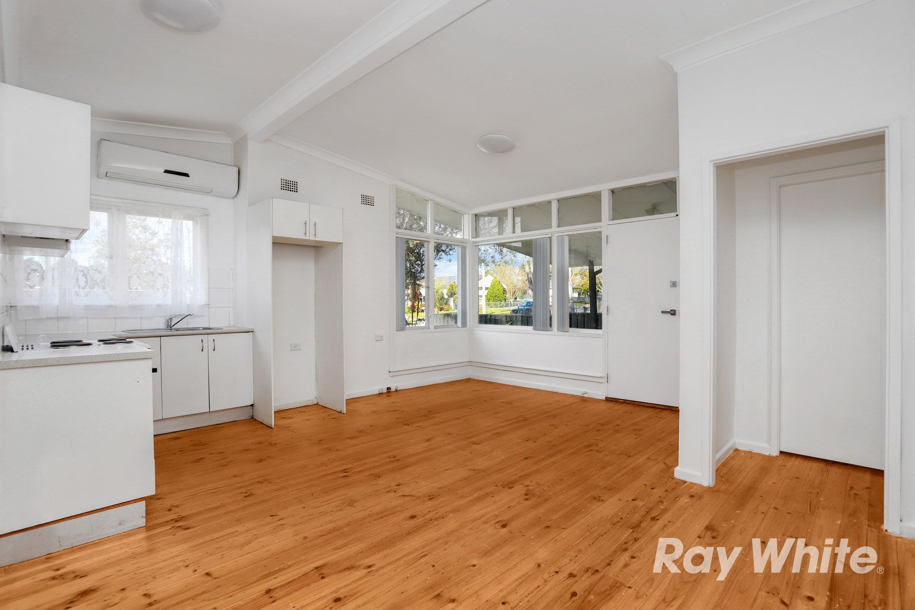 42 Mindanao Avenue, Lethbridge Park, NSW 2770
