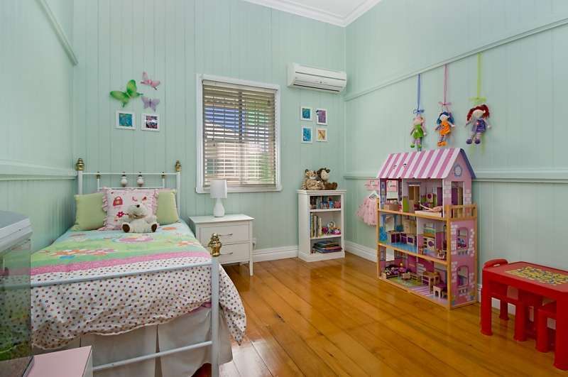 2 Meecham Street — photo 5 of 8