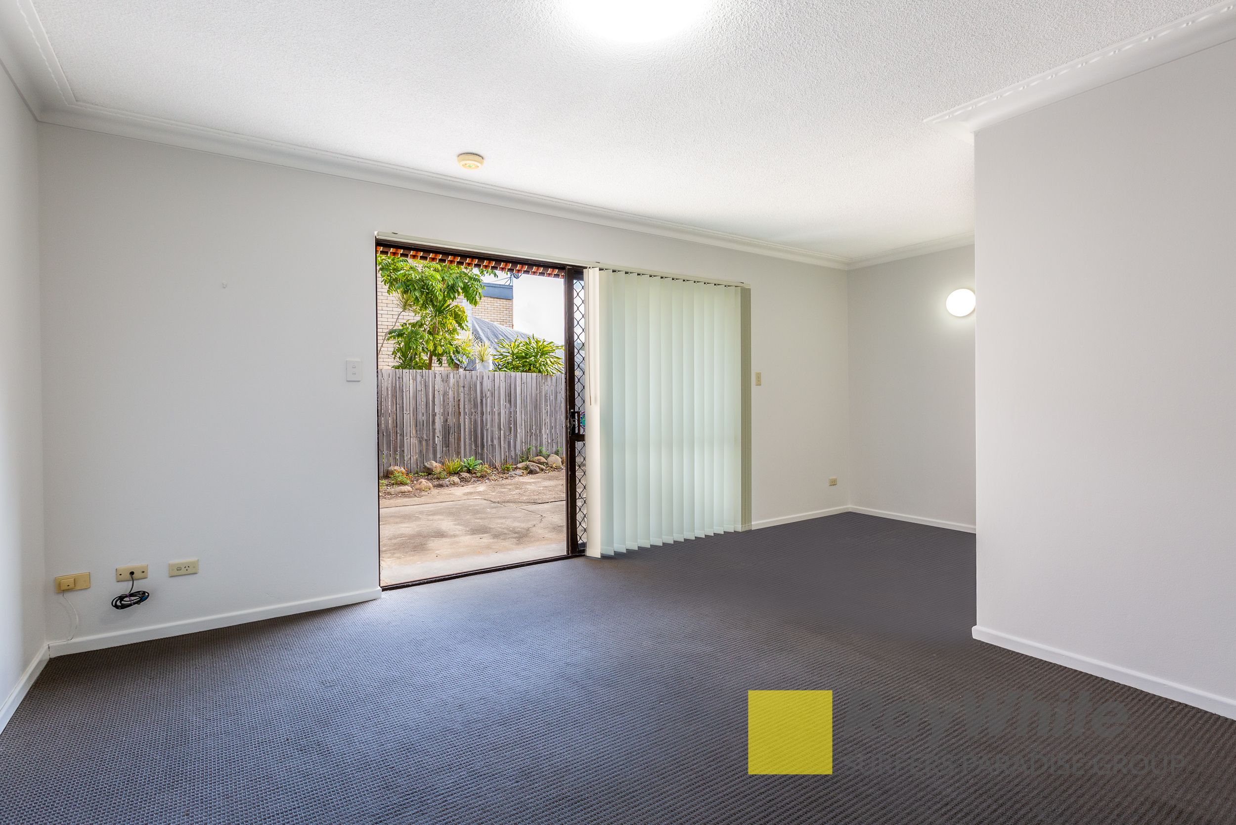 1/25 Thomas Drive — photo 4 of 10