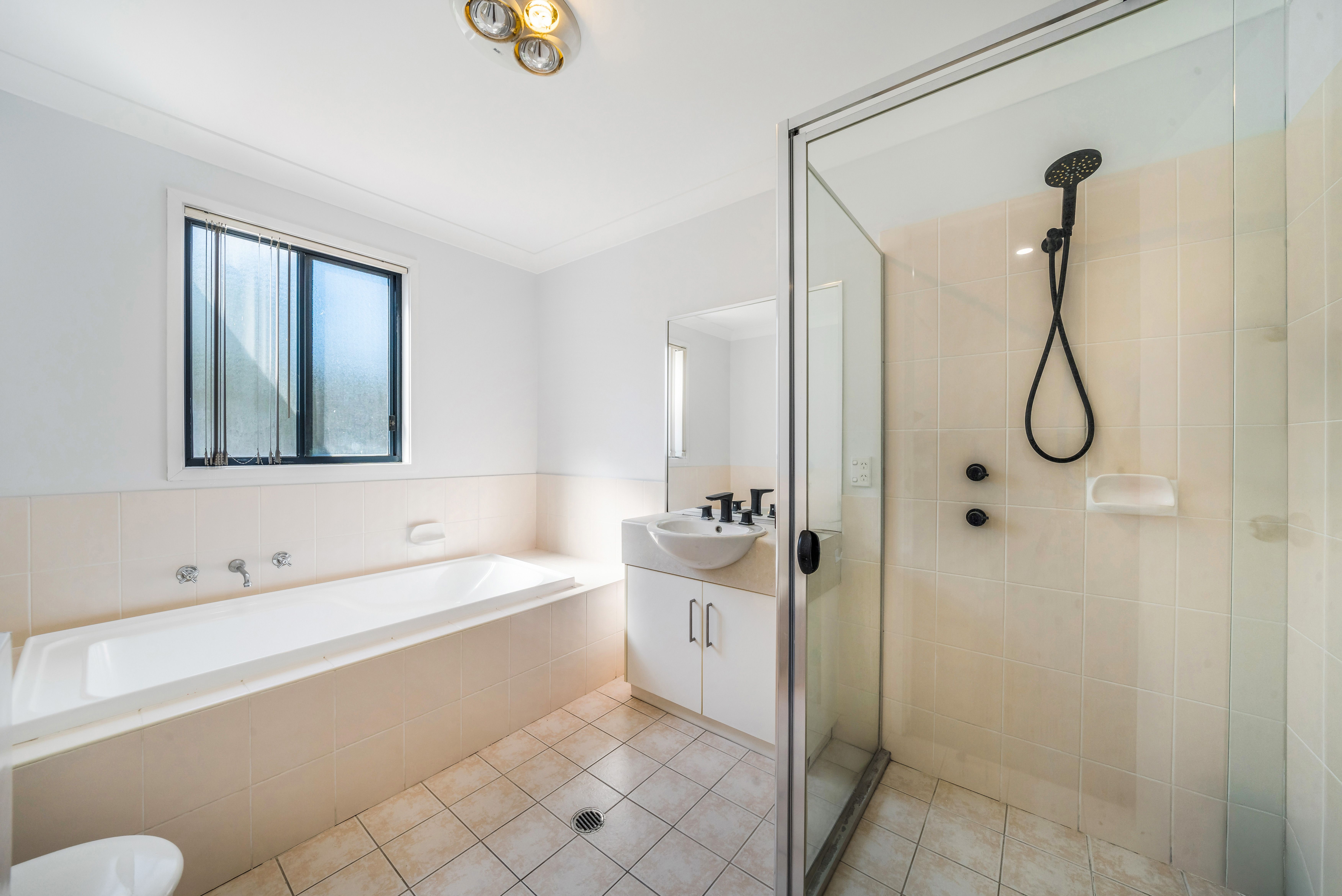 46 Coffs Harbour Avenue — photo 10 of 20