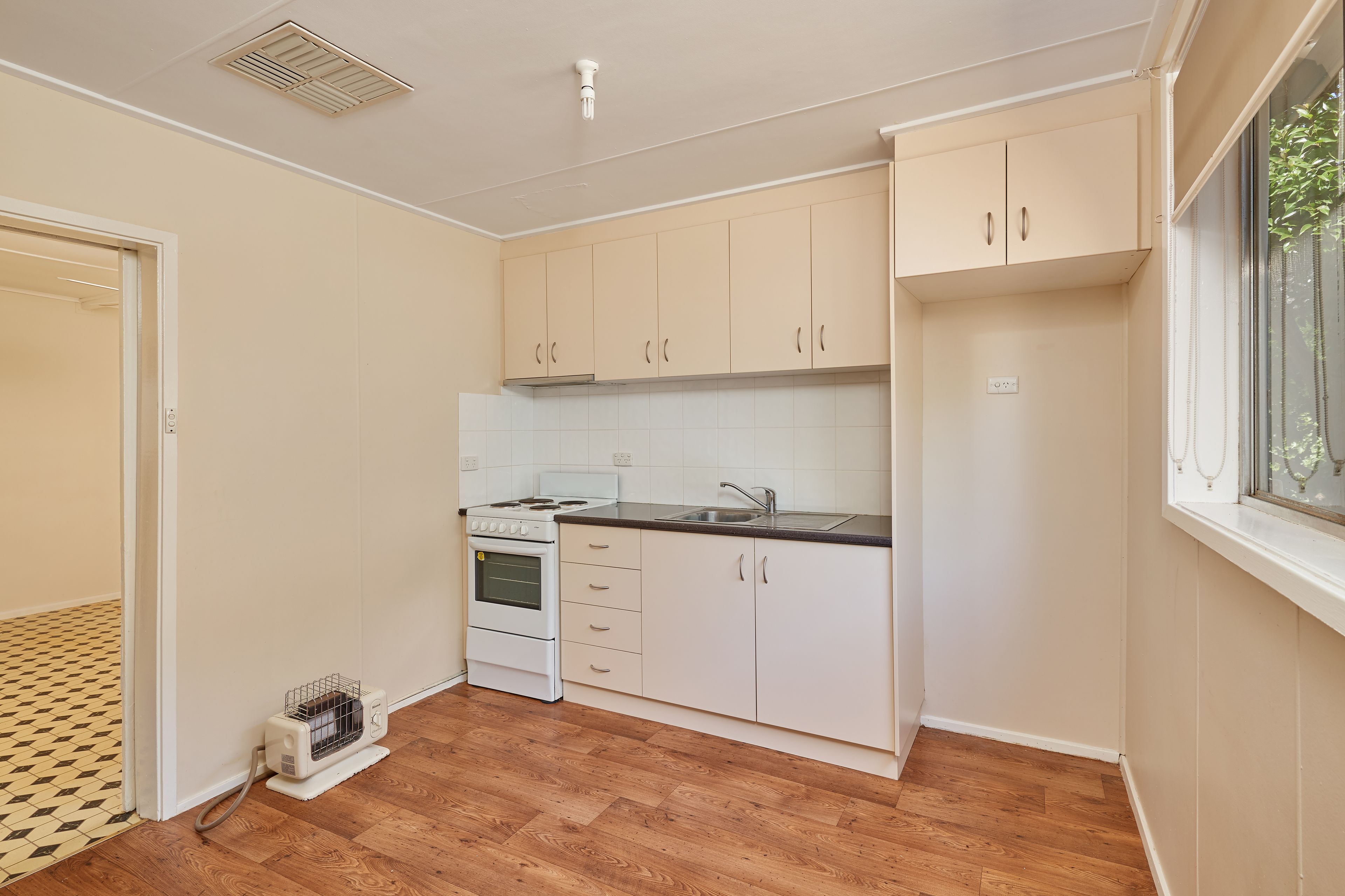 42 Thomas Street, Junee, NSW 2663
