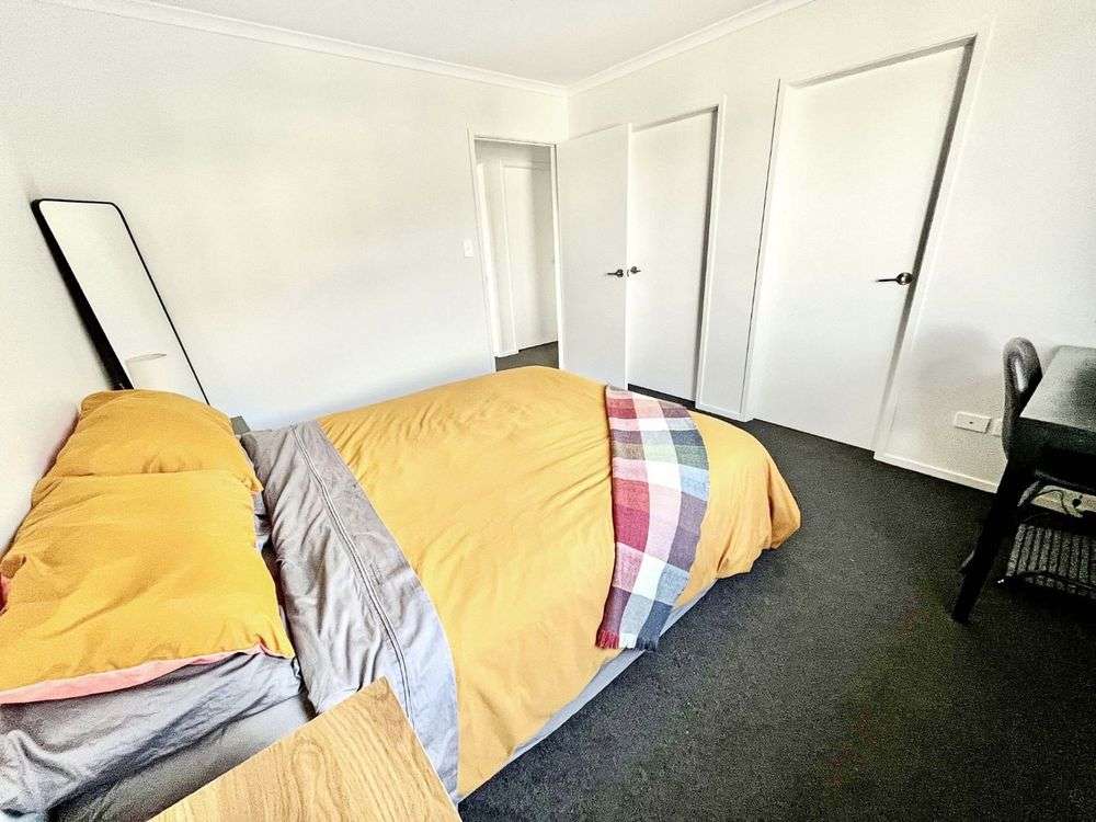 72 Antrim Crescent photo 6