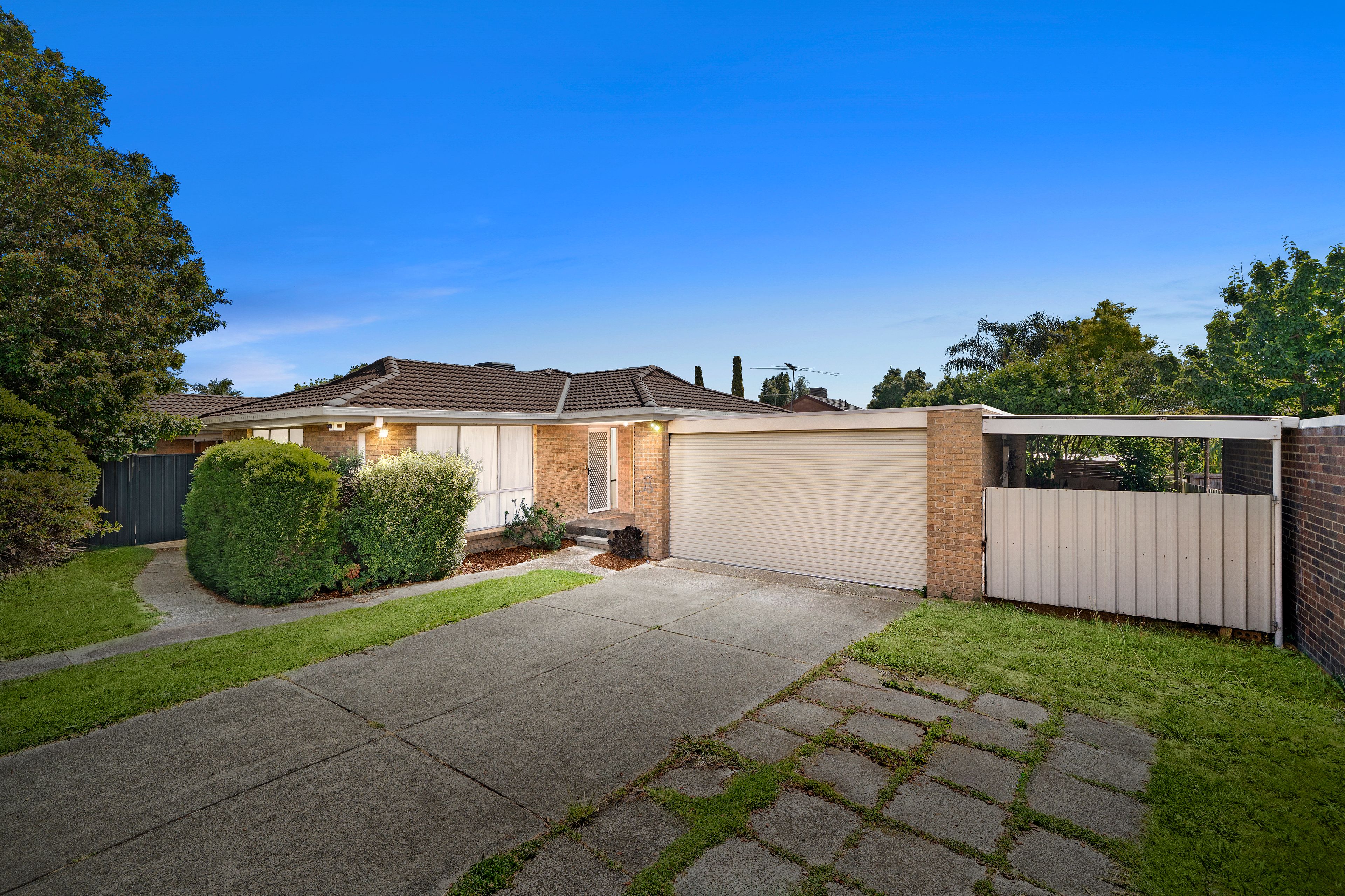 2 Vista Crescent, Rowville, VIC 3178