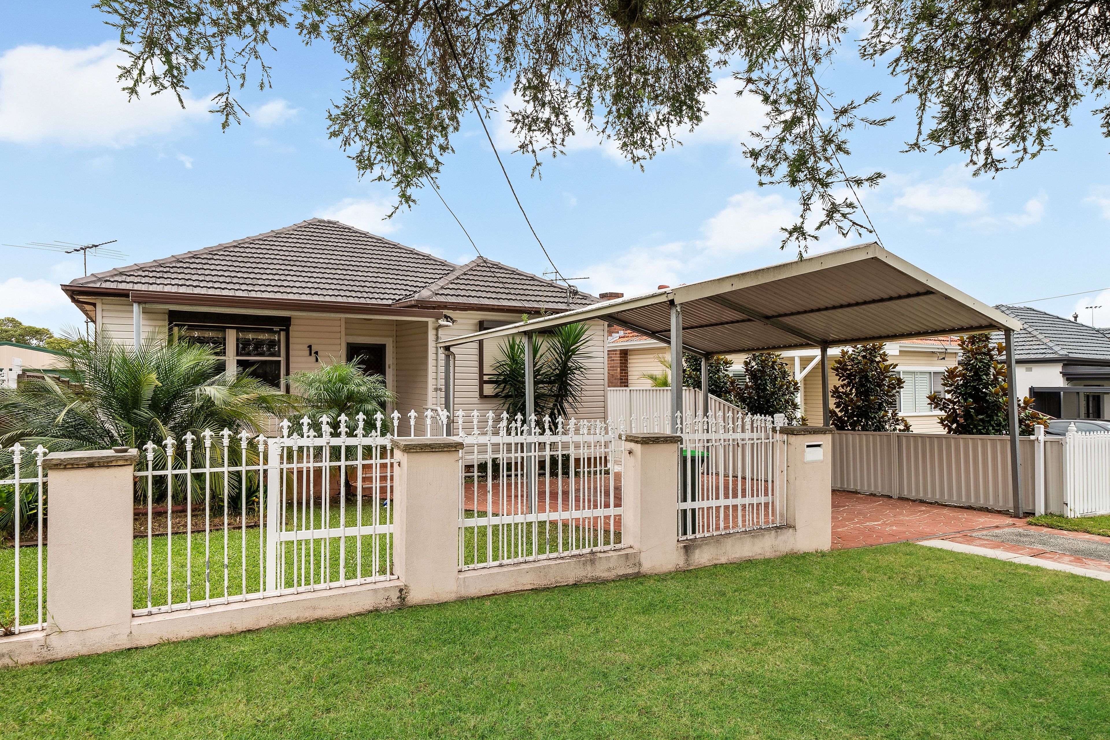 11 Blenman Avenue, Punchbowl NSW 2196