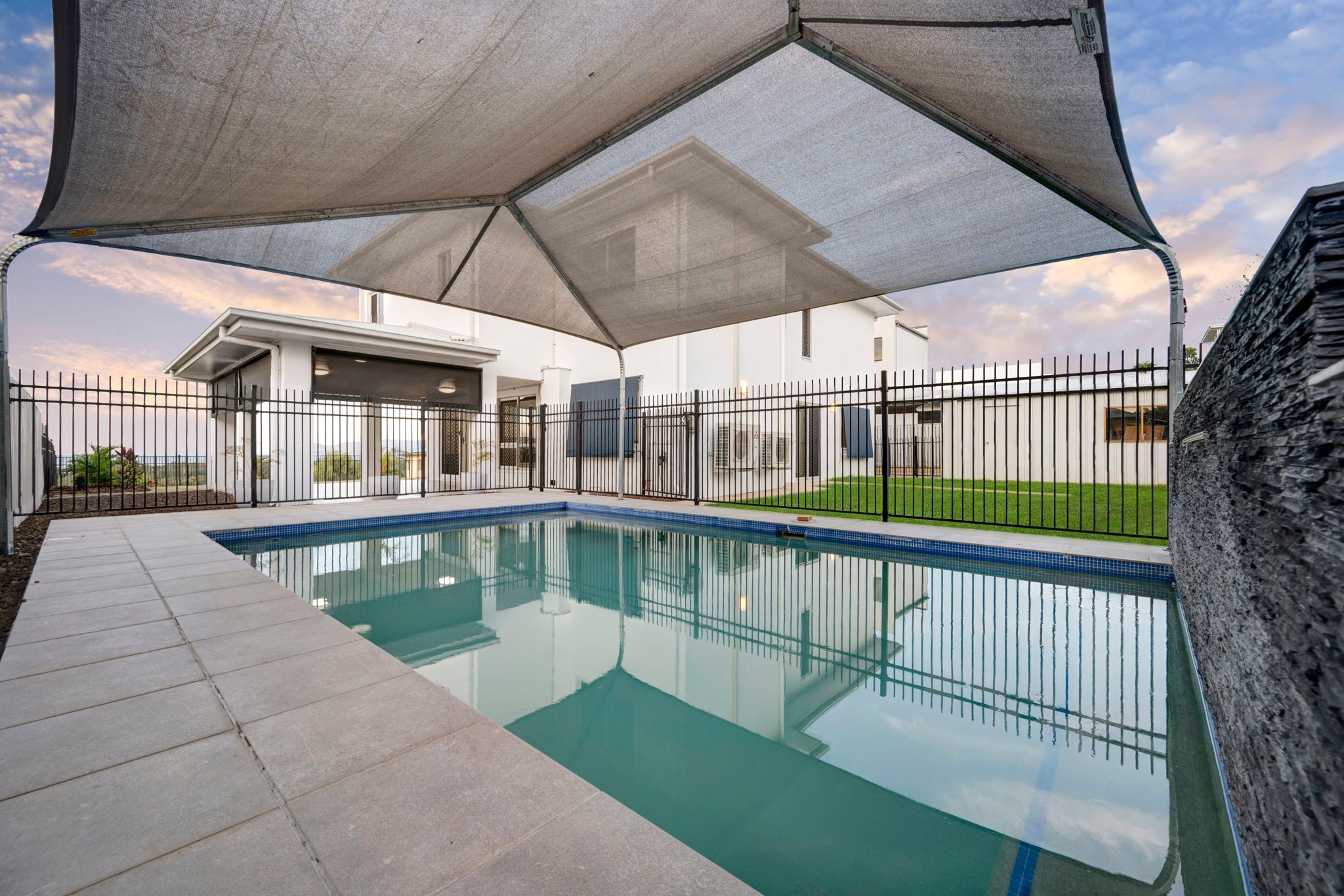 13 Cashell Crescent, Bushland Beach, QLD 4818