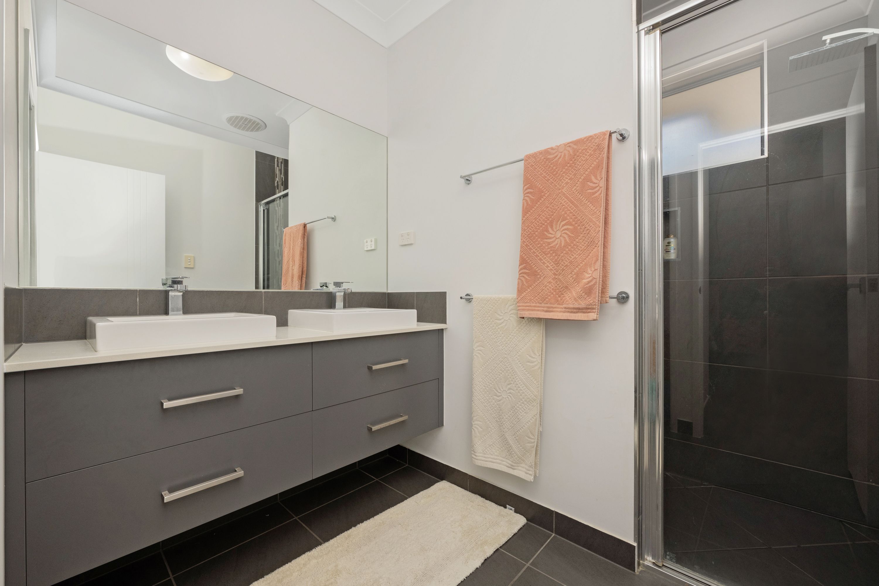 75 Iona Avenue — photo 11 of 13