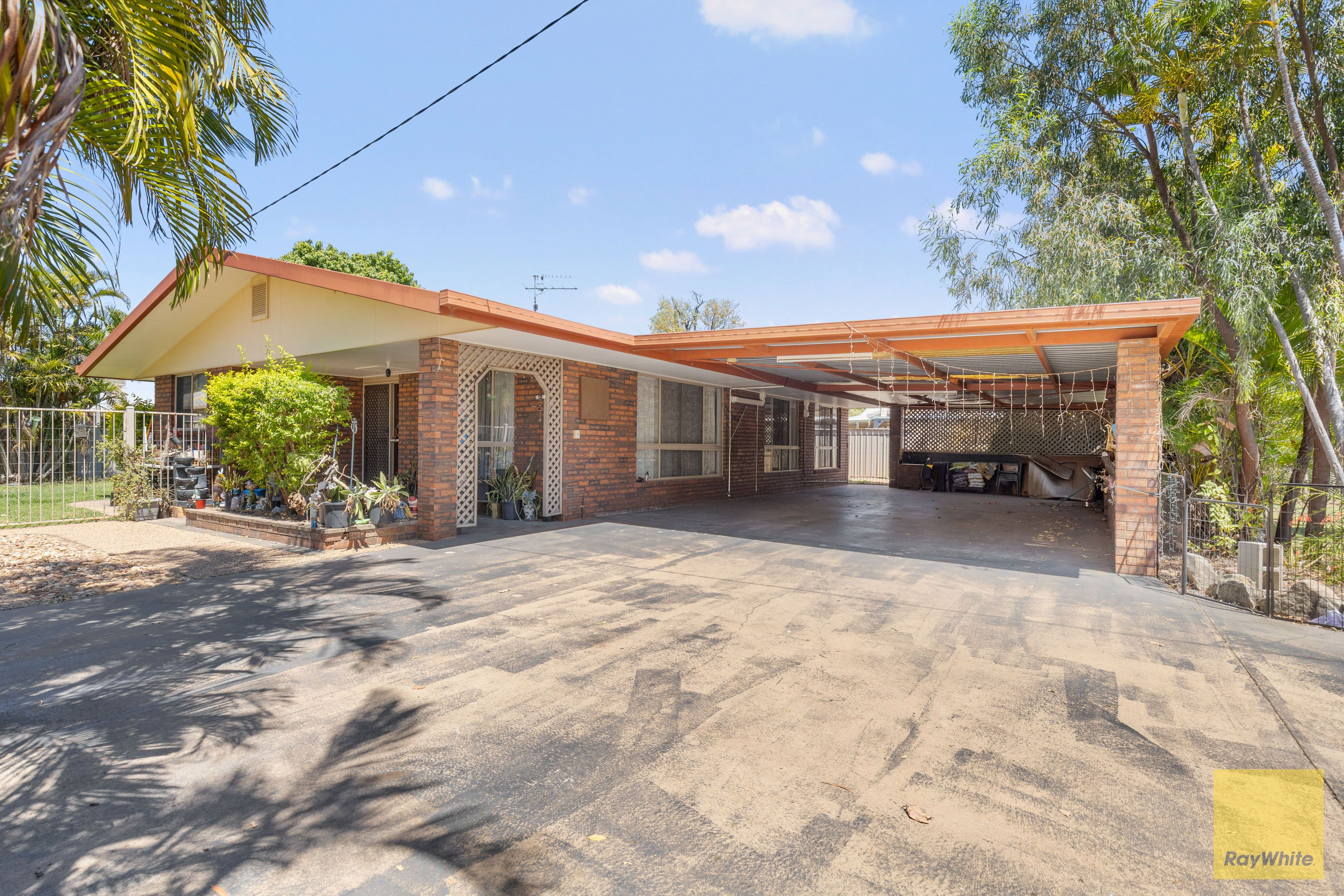 11 Eubar Place , Emerald QLD 4720