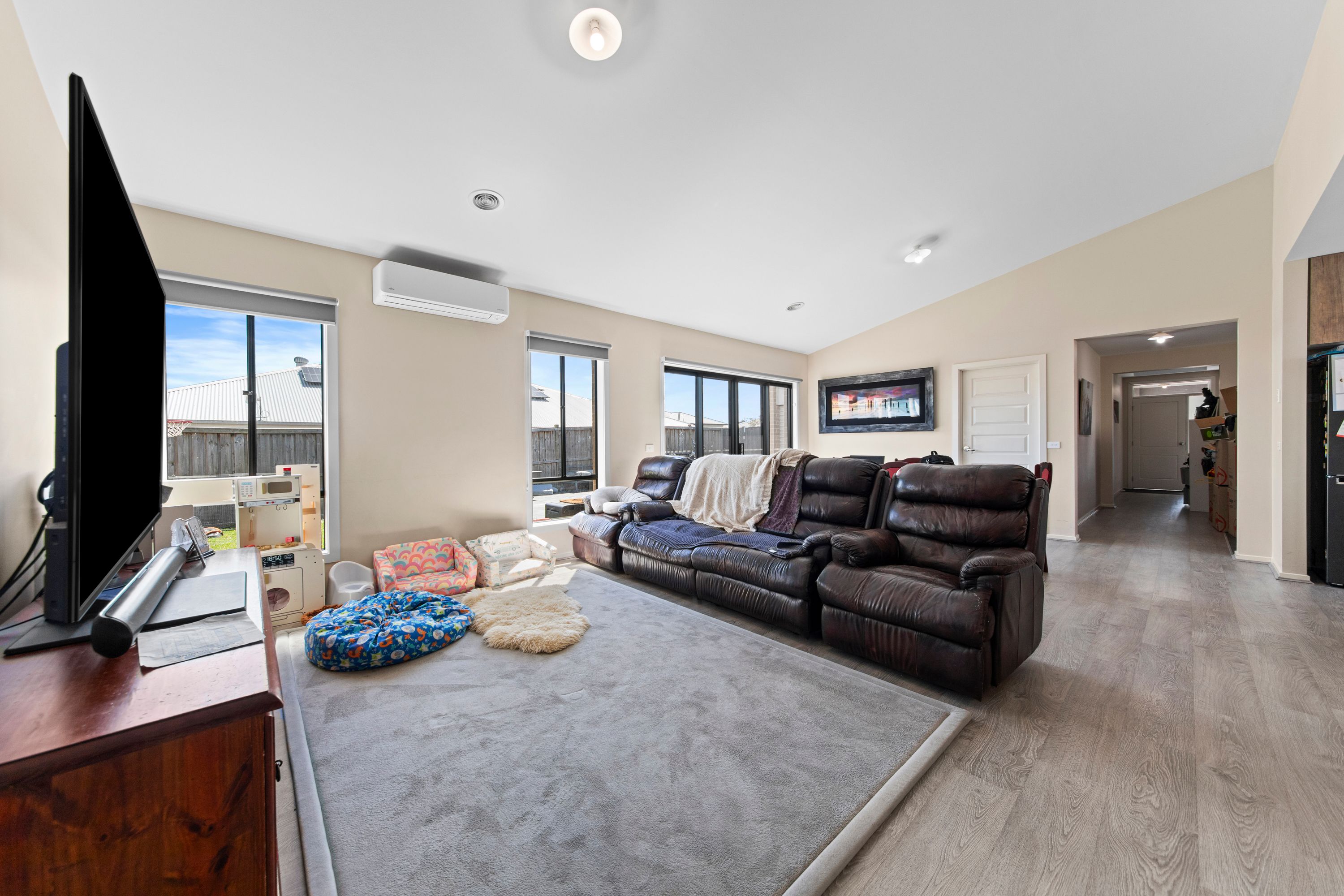 8 Holly Street — photo 5 of 18