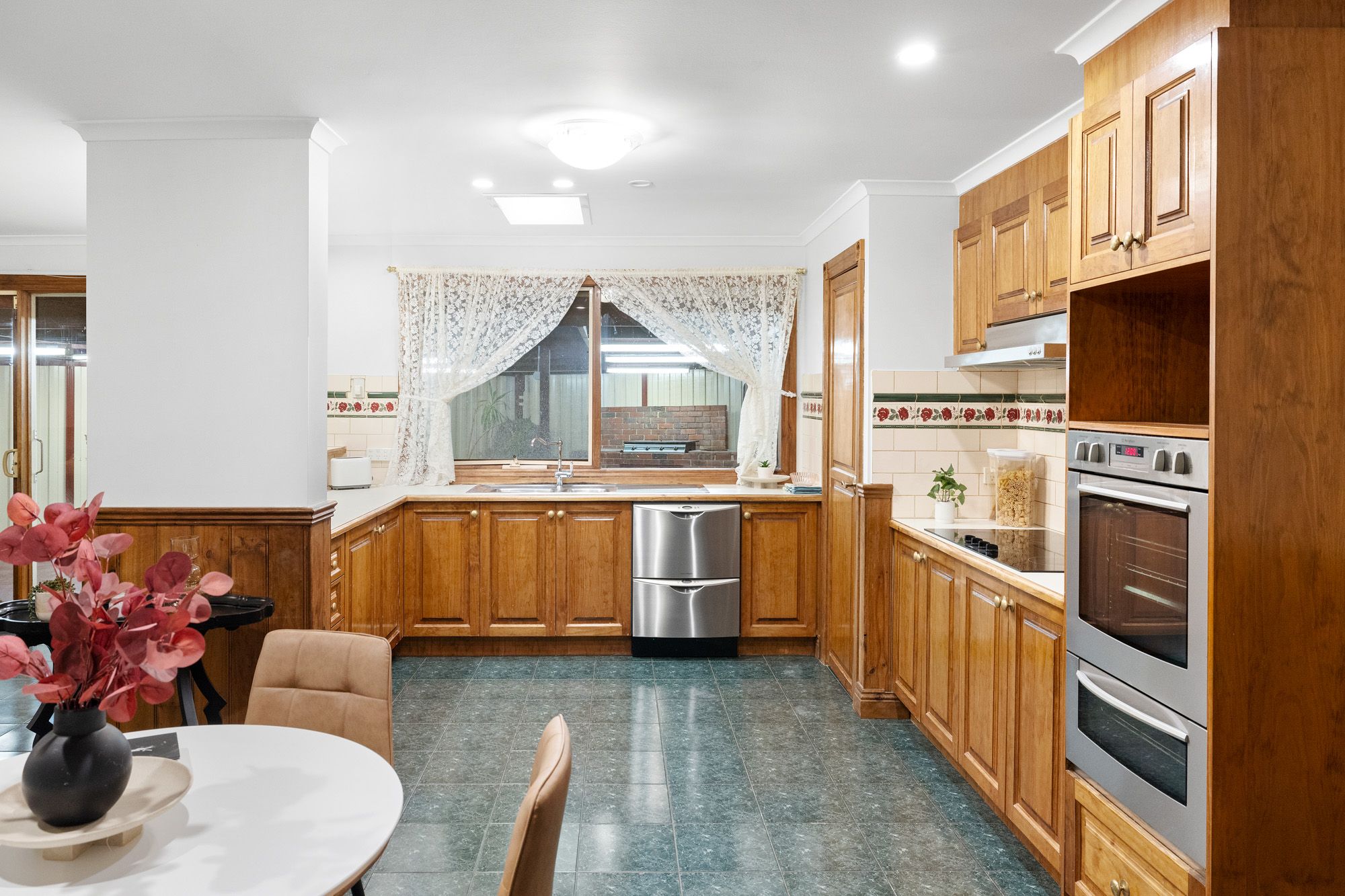 8 Honeysuckle Place, Hoppers Crossing, VIC 3029