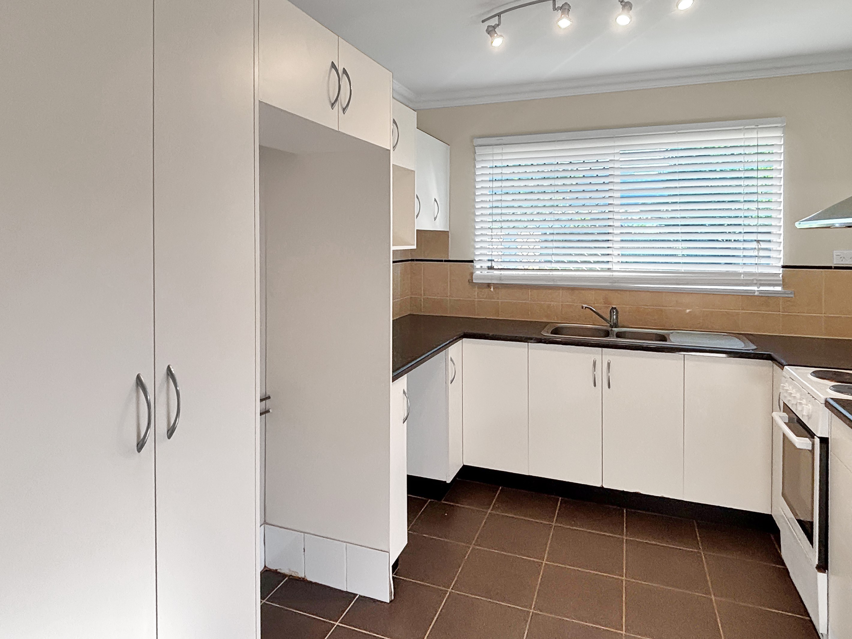 1/61 Hayward Street, Mooroobool, QLD 4870