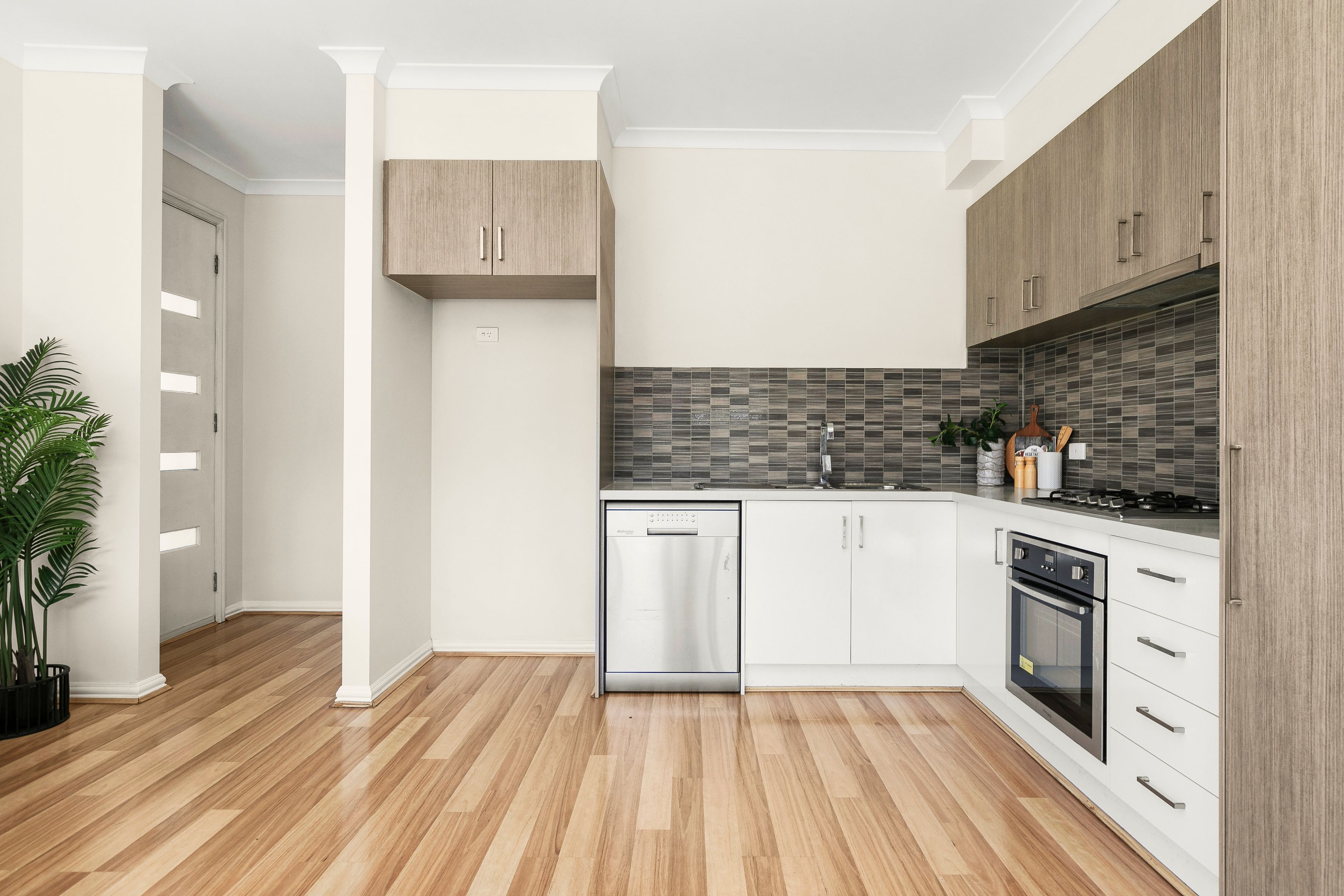 1/7 Tabilk Street — photo 3 of 15
