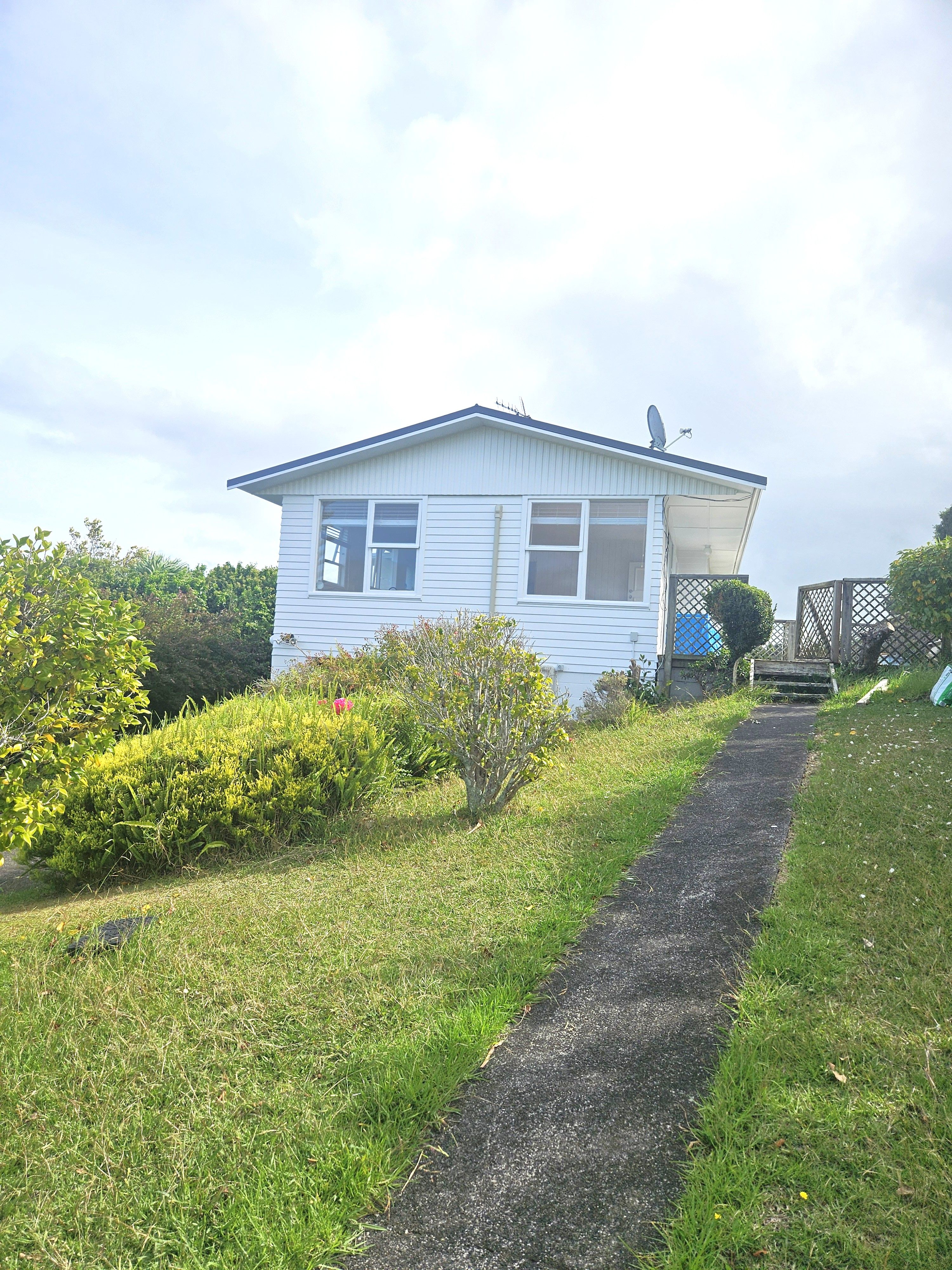 11 Barker Rise, Northcross, North Shore City