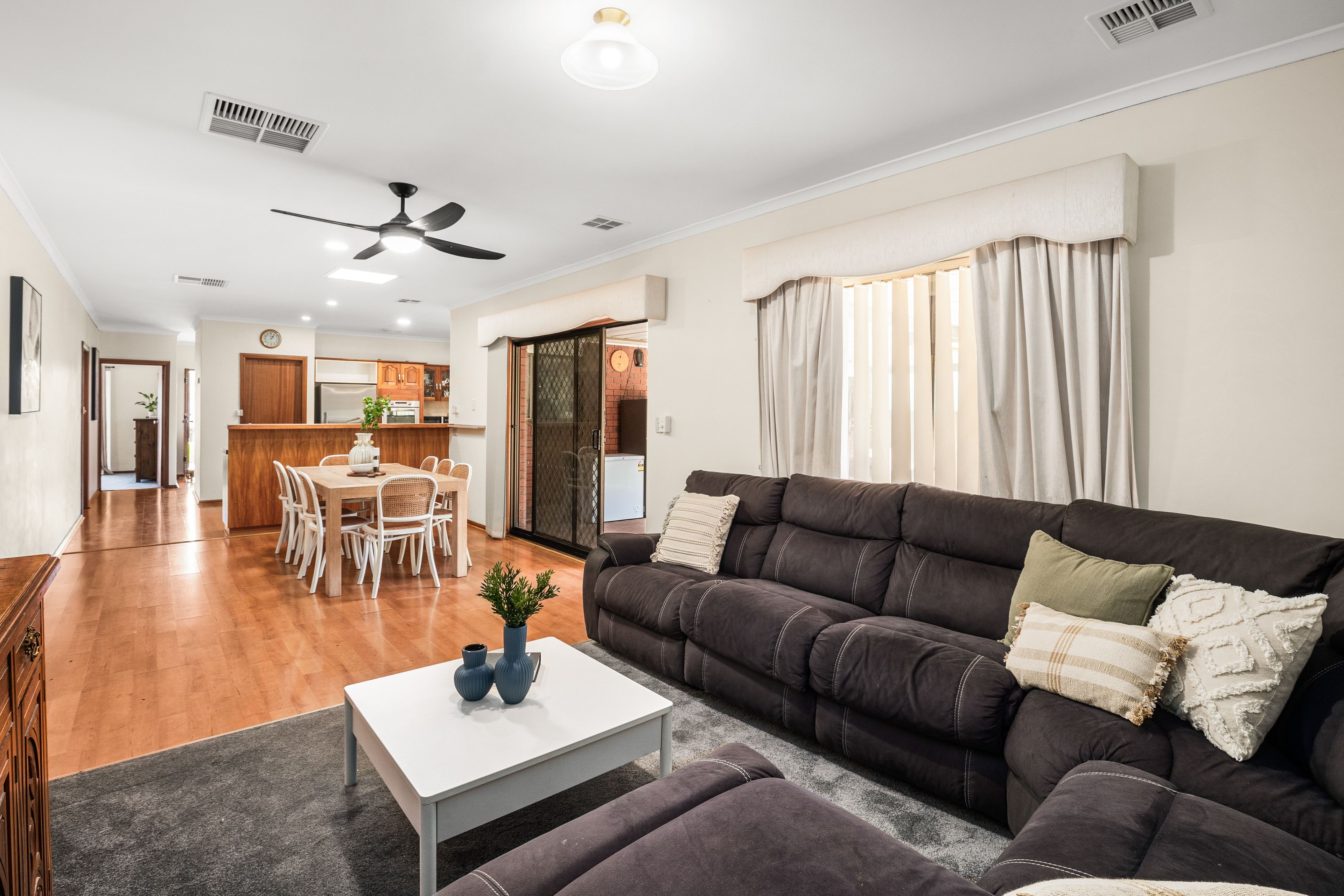 27 Torresan Crescent — photo 4 of 26