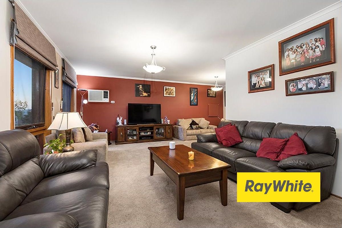 42 Mildura Crescent, Endeavour Hills, VIC 3802