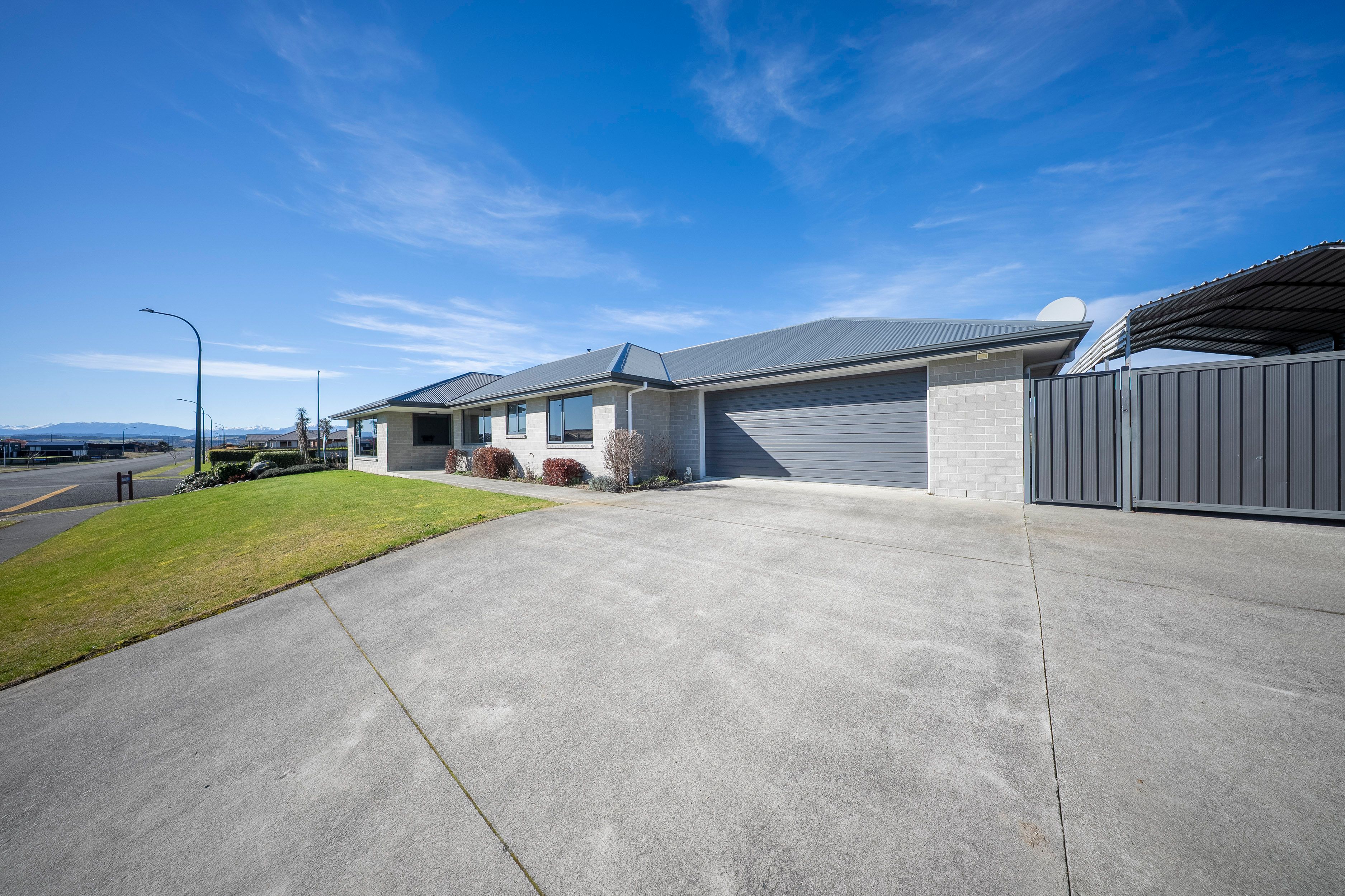 122 Dusky Street, Te Anau, Southland District