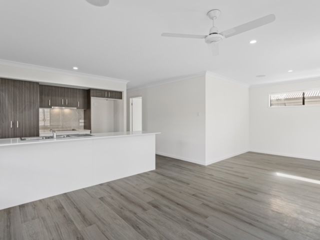 11 Dominique Way, Flinders View, QLD 4305