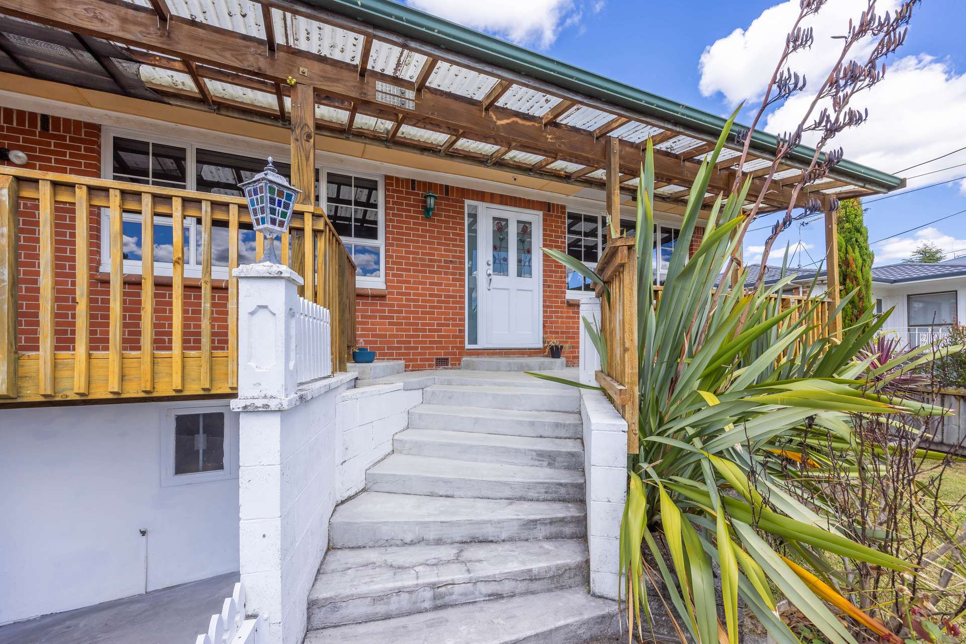 31 Mitcham Avenue photo 2