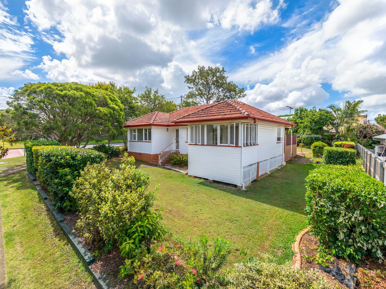 240 Cliveden Avenue, Corinda, QLD 4075