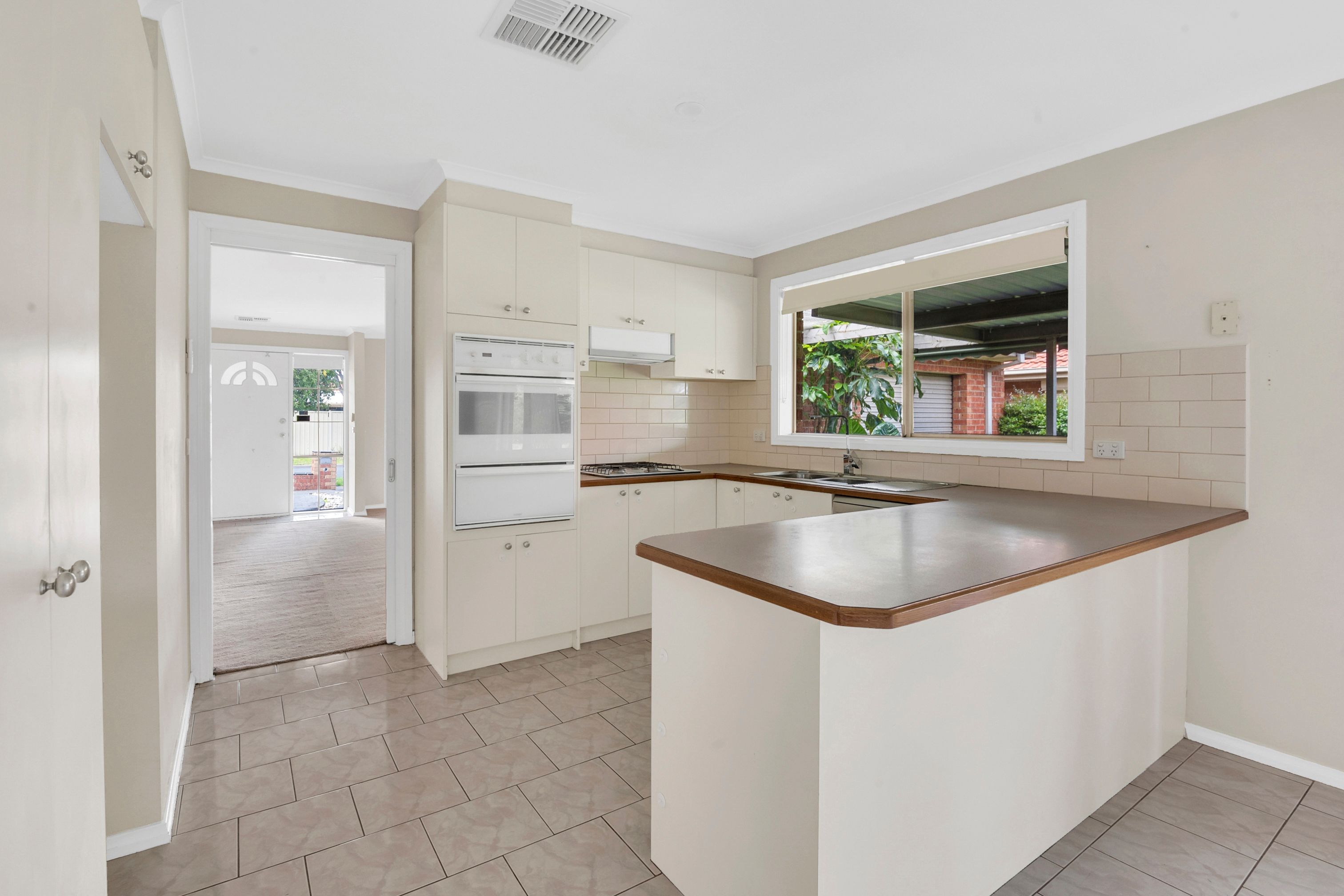 8 Carroll Crescent, Mill Park, VIC 3082