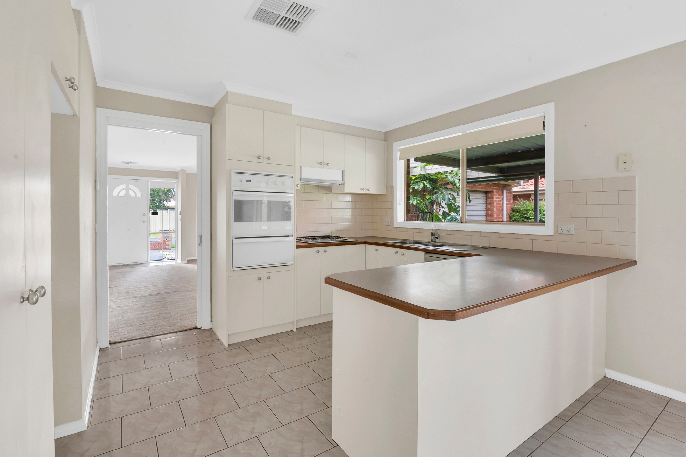 8 Carroll Crescent, Mill Park, VIC 3082