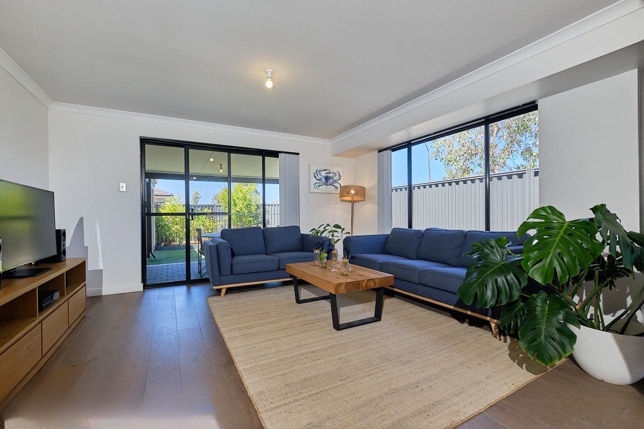 27 Gladstonbury Parade — photo 3 of 19