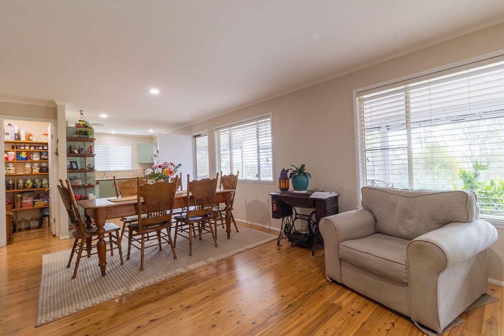 139 Valewood Road — photo 5 of 27