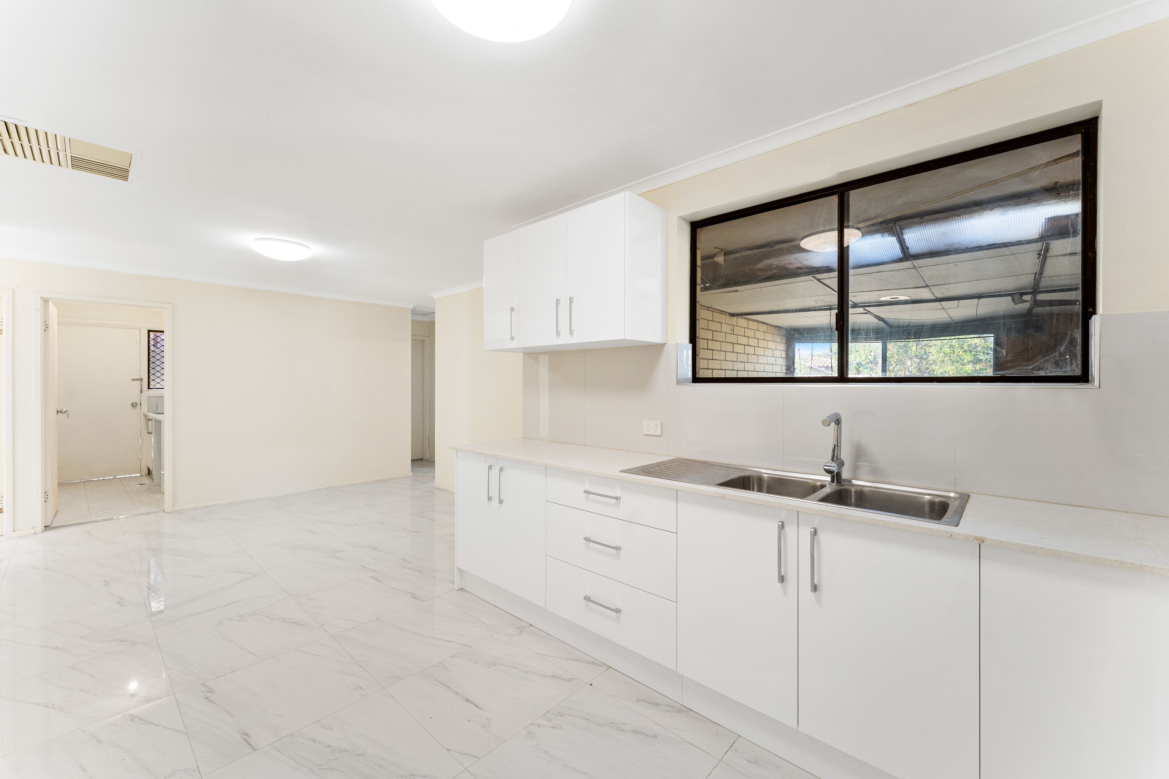 10 Alan Crescent — photo 5 of 14