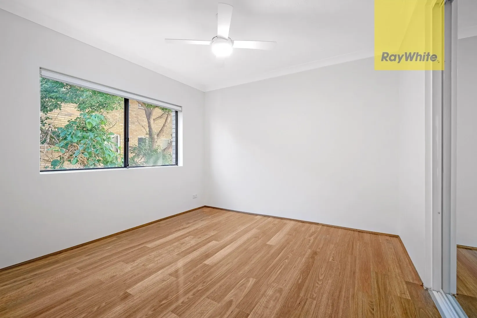 7/2 Bellevue Street — photo 3 of 8