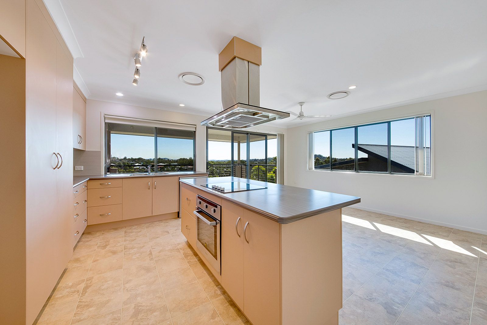 6 Koowin Drive, Kirkwood, QLD 4680