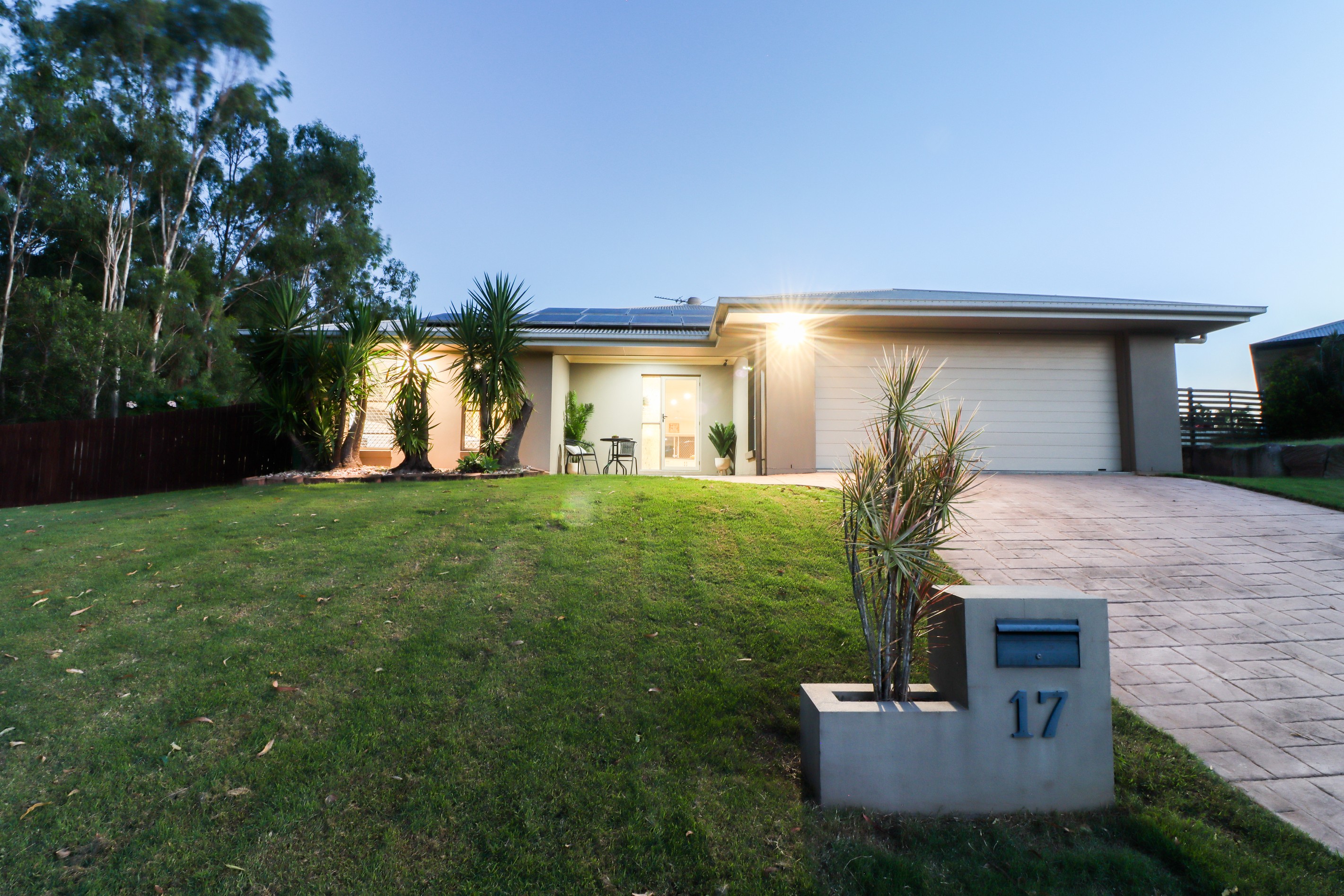 17 Darlington Court, Flinders View, QLD 4305