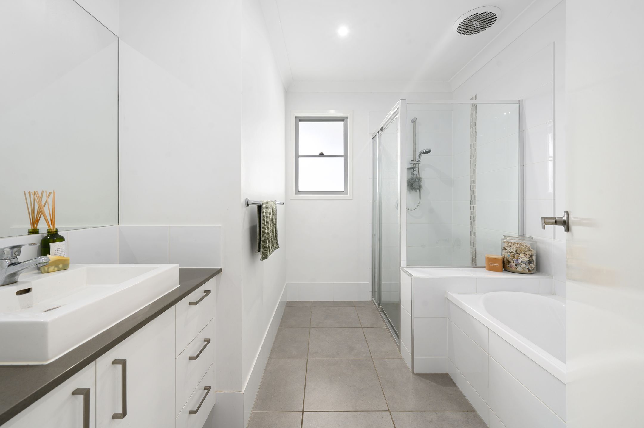 11 Greenvale Crescent — photo 10 of 17