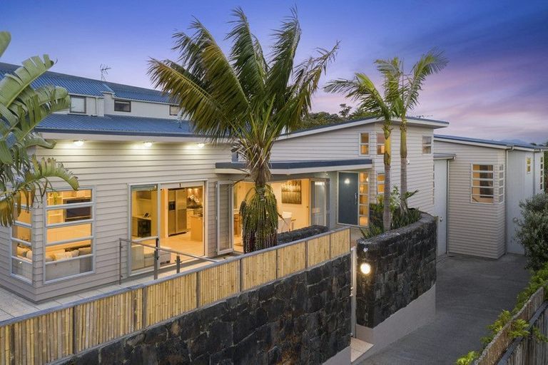 7 Vaughan Crescent, Murrays Bay, North Shore City