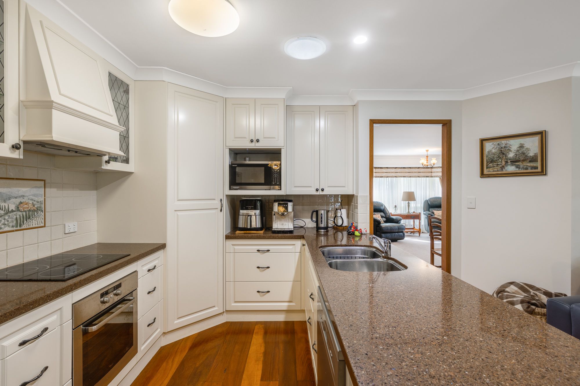 42 Lorraine Crescent — photo 4 of 22
