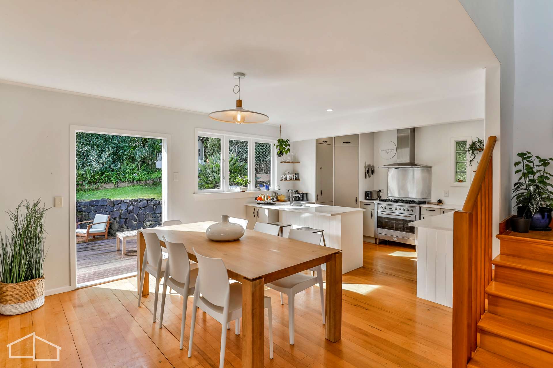 665 South Titirangi Road photo 5