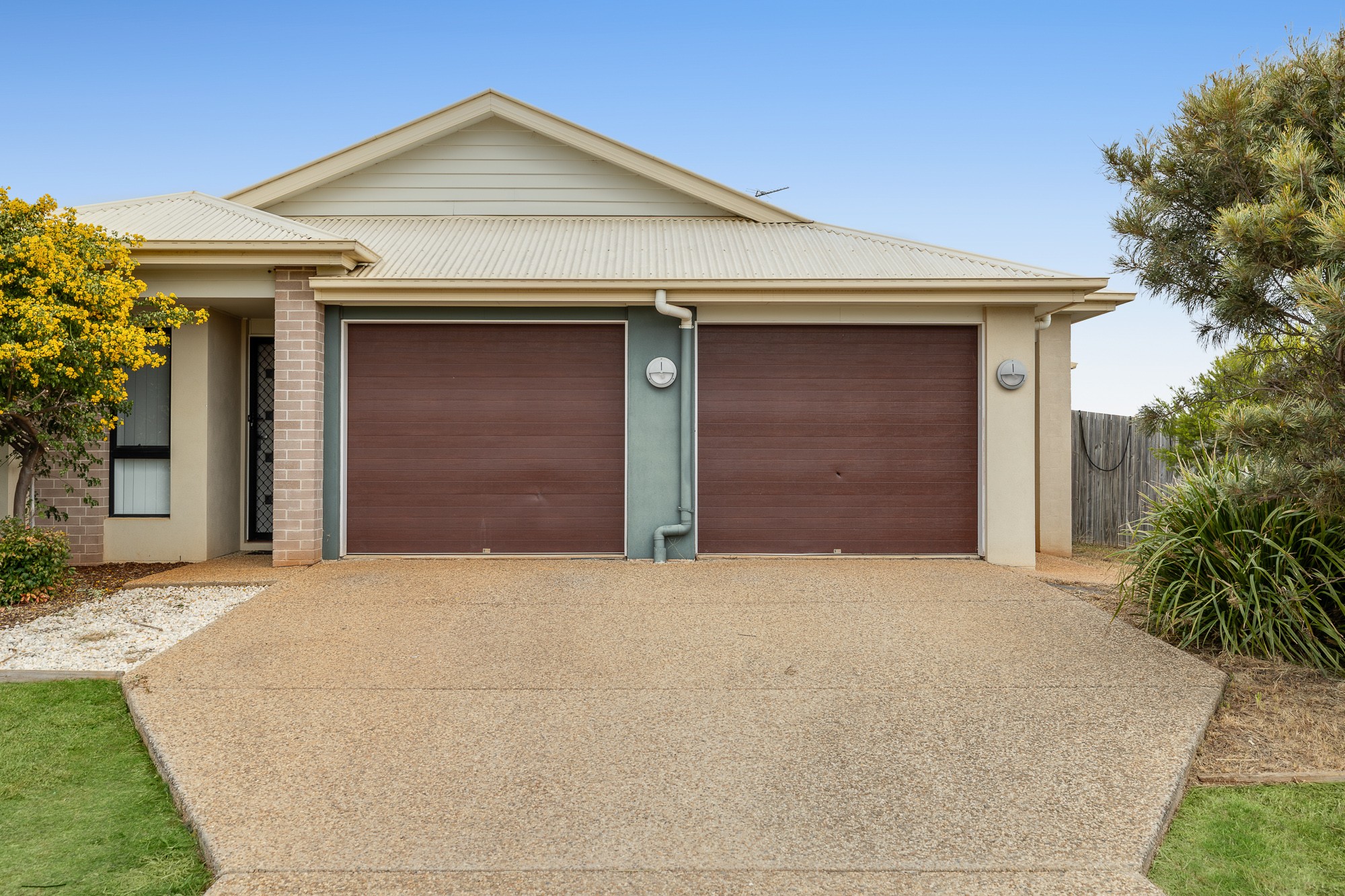 1 & 2/29 Myrtleford Crescent, CAMBOOYA, QLD 4358