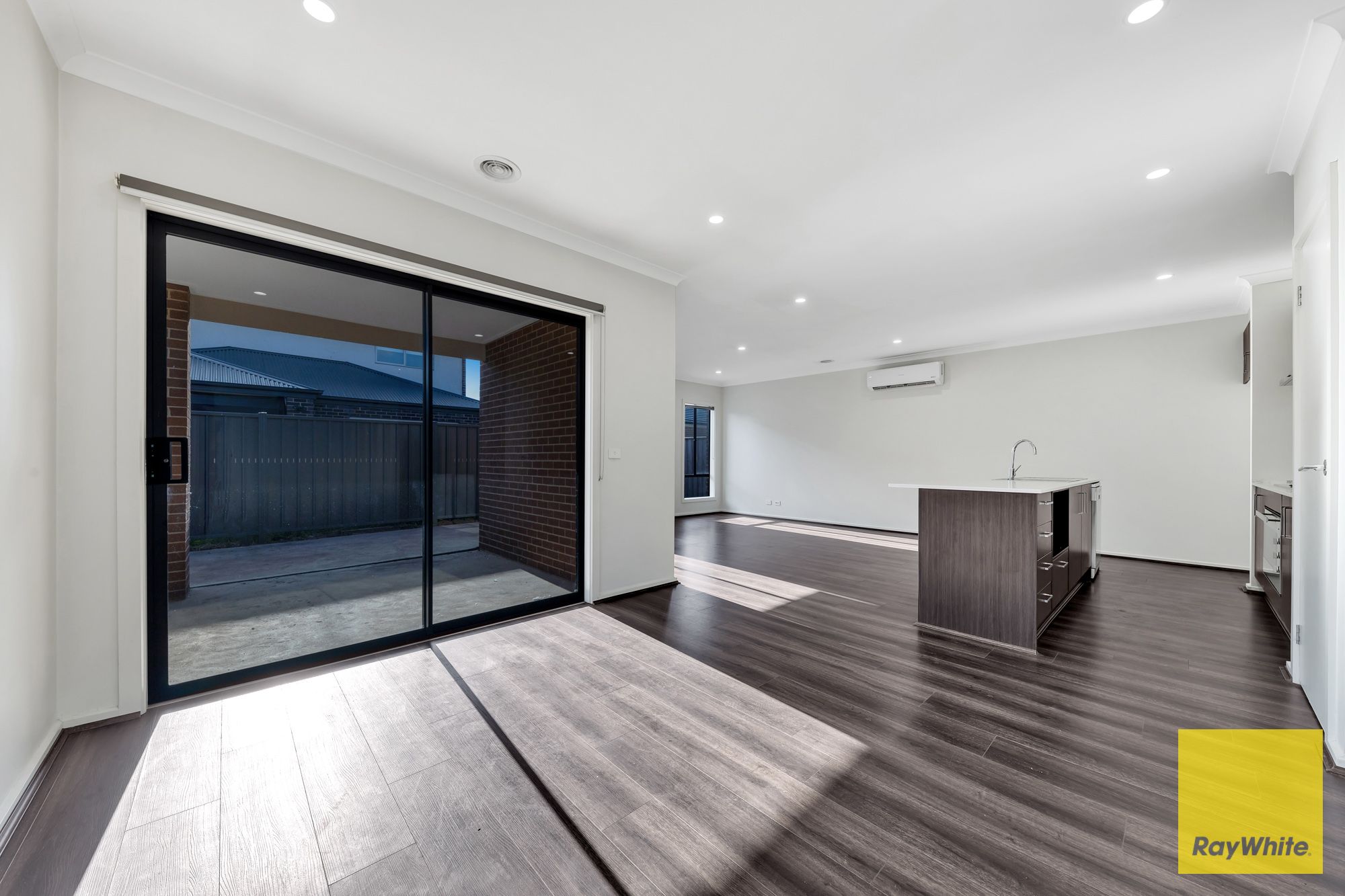 16 Bledisloe Street — photo 6 of 11