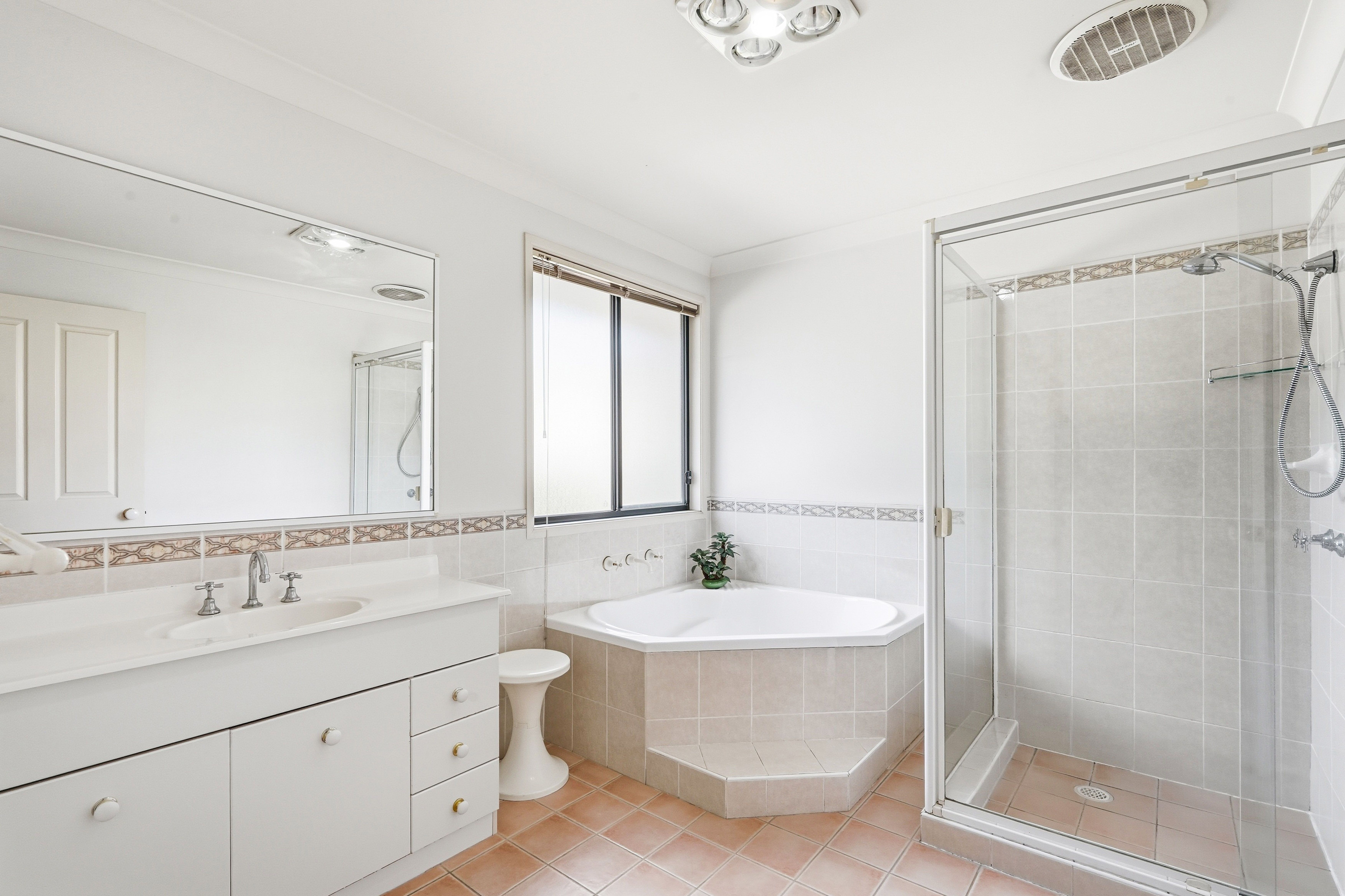 32 Paperbark Crescent — photo 15 of 17