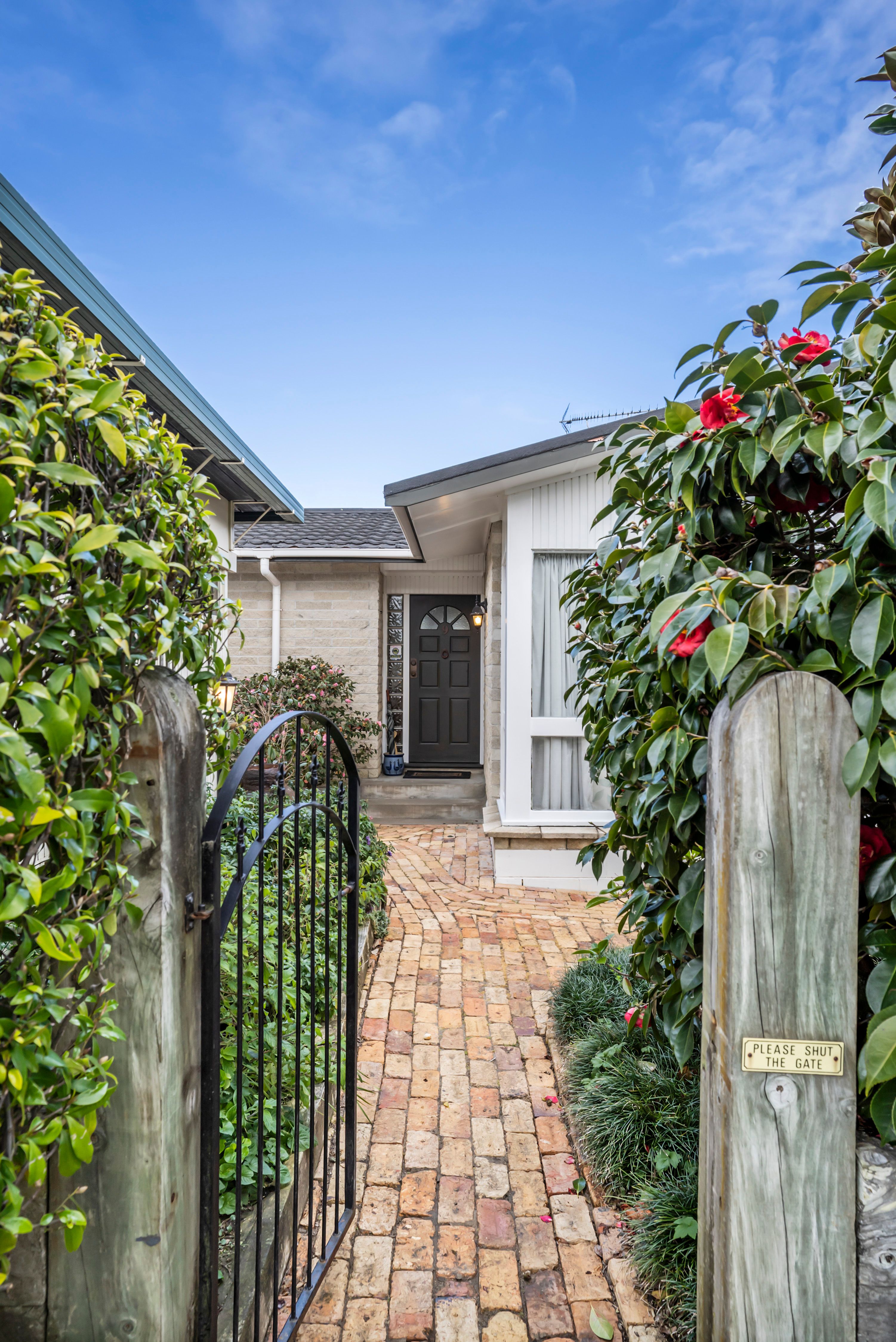 9 Tyrian Close, Half Moon Bay, Manukau City