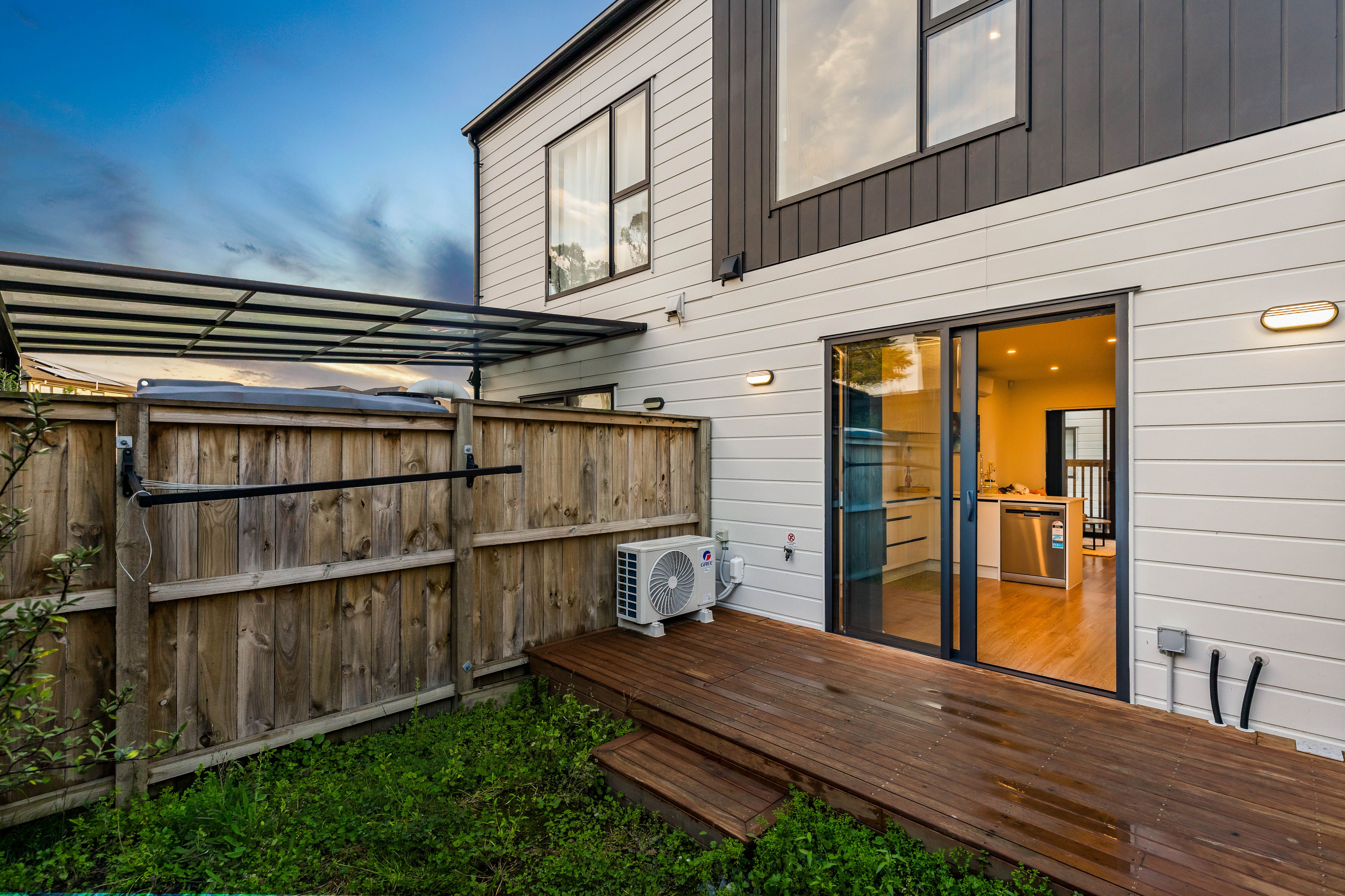 12b Woodhouse Place, West Harbour, Waitakere City