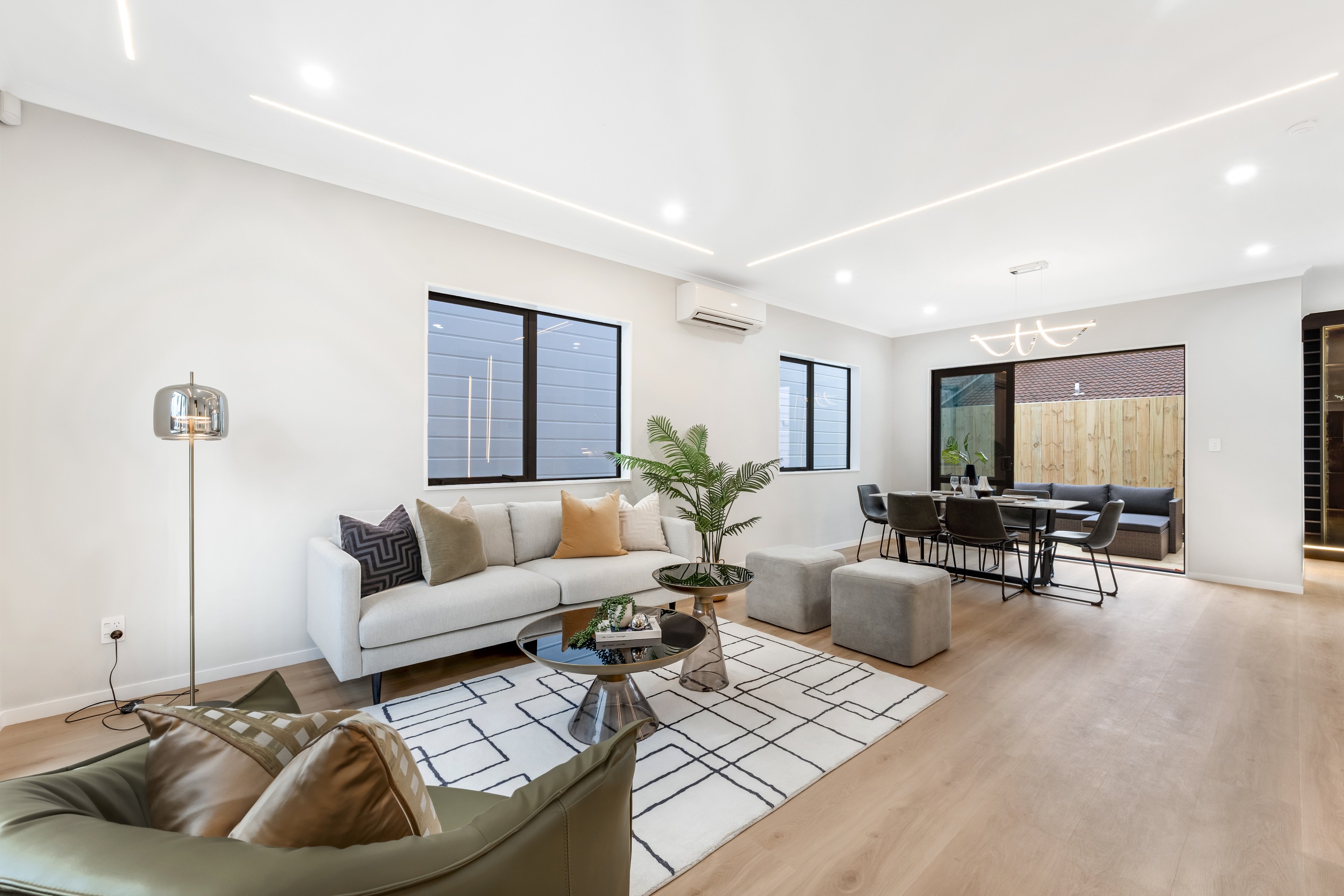 2/23 Bradbury Road, Botany Downs, Manukau City