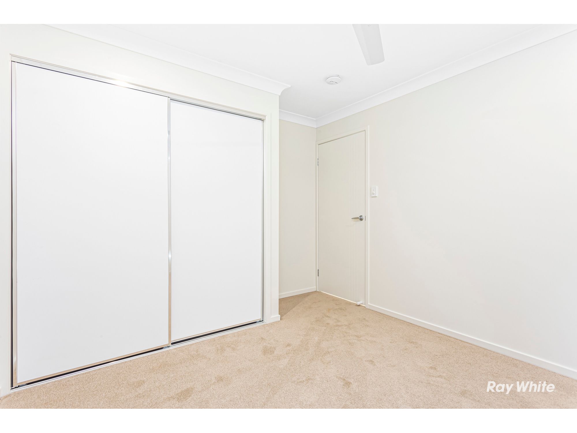 b/58 Johnson Drive — photo 4 of 10