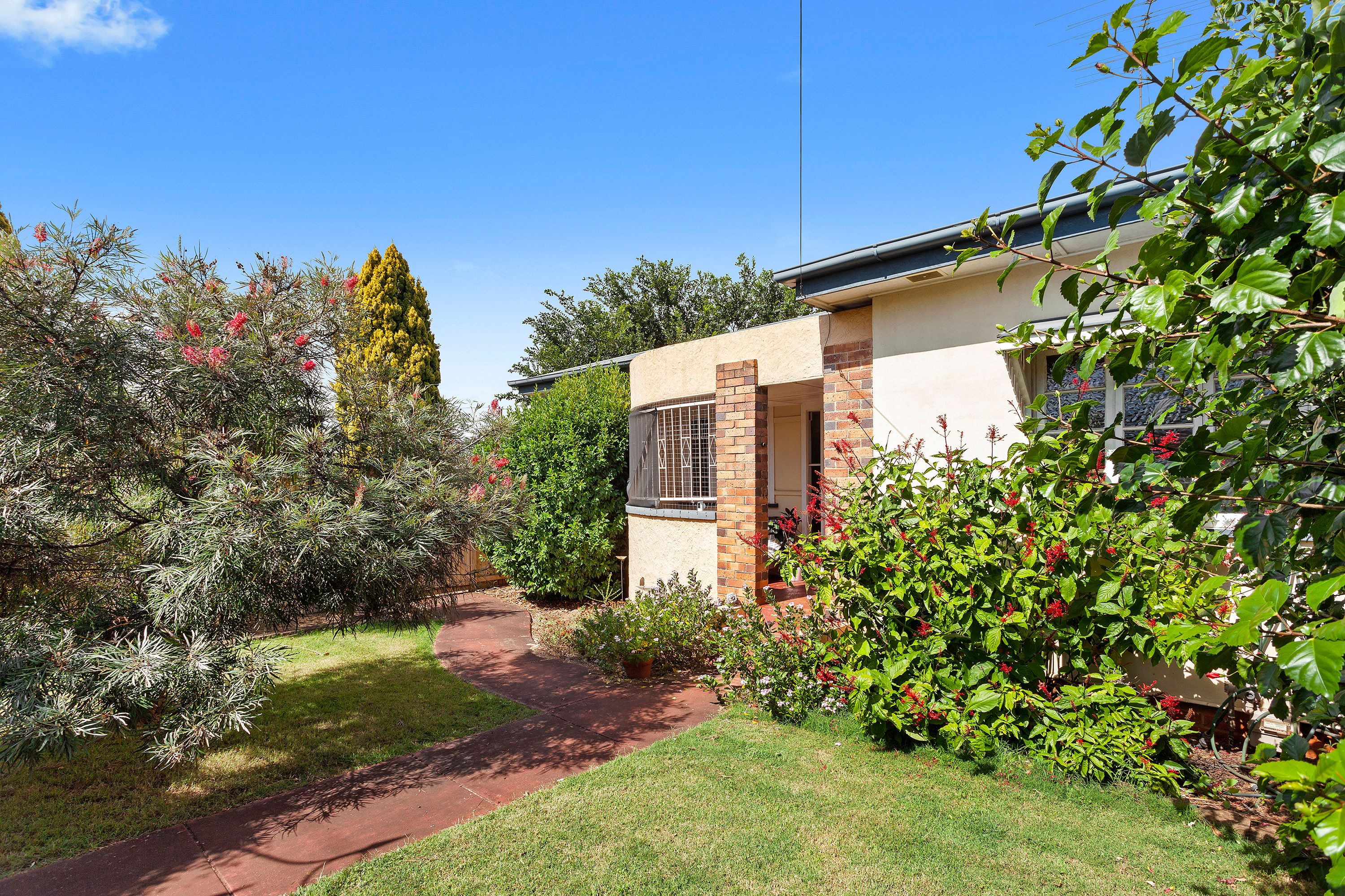 136 Holberton Street, Newtown, QLD 4350
