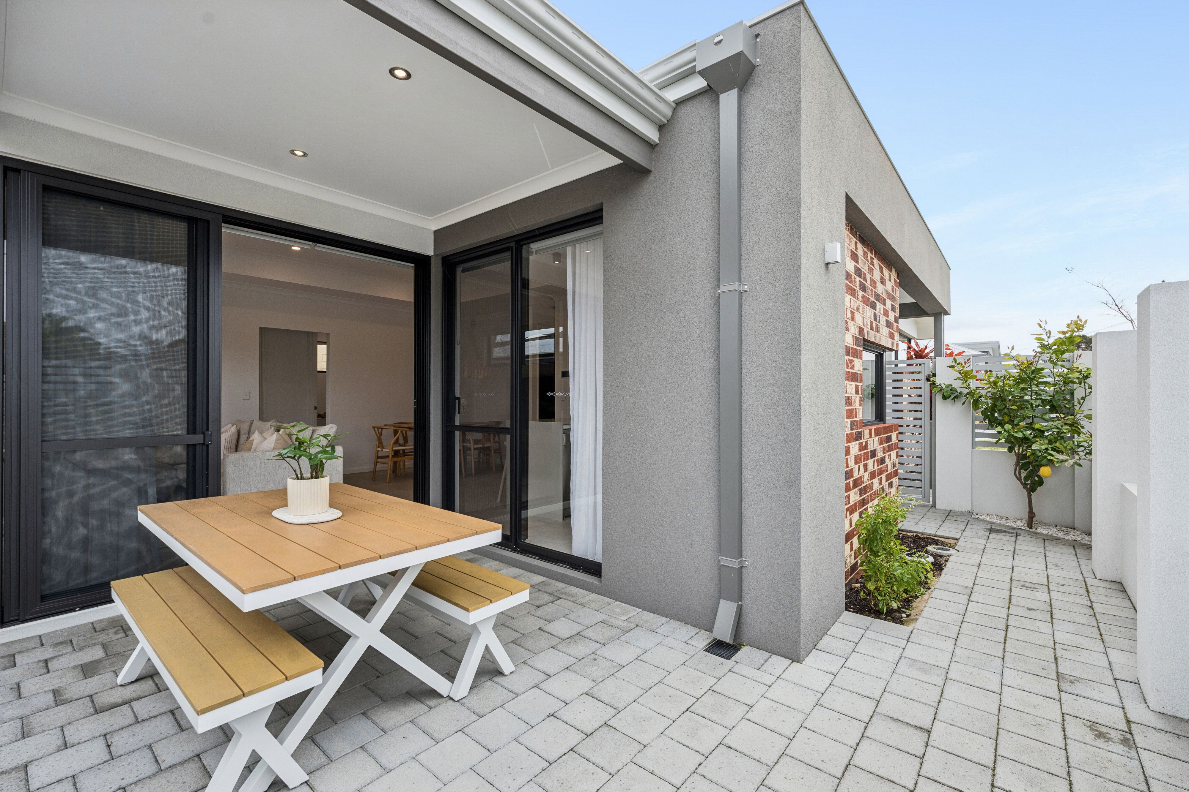 1/8 Koombana Way, Kallaroo, WA 6025