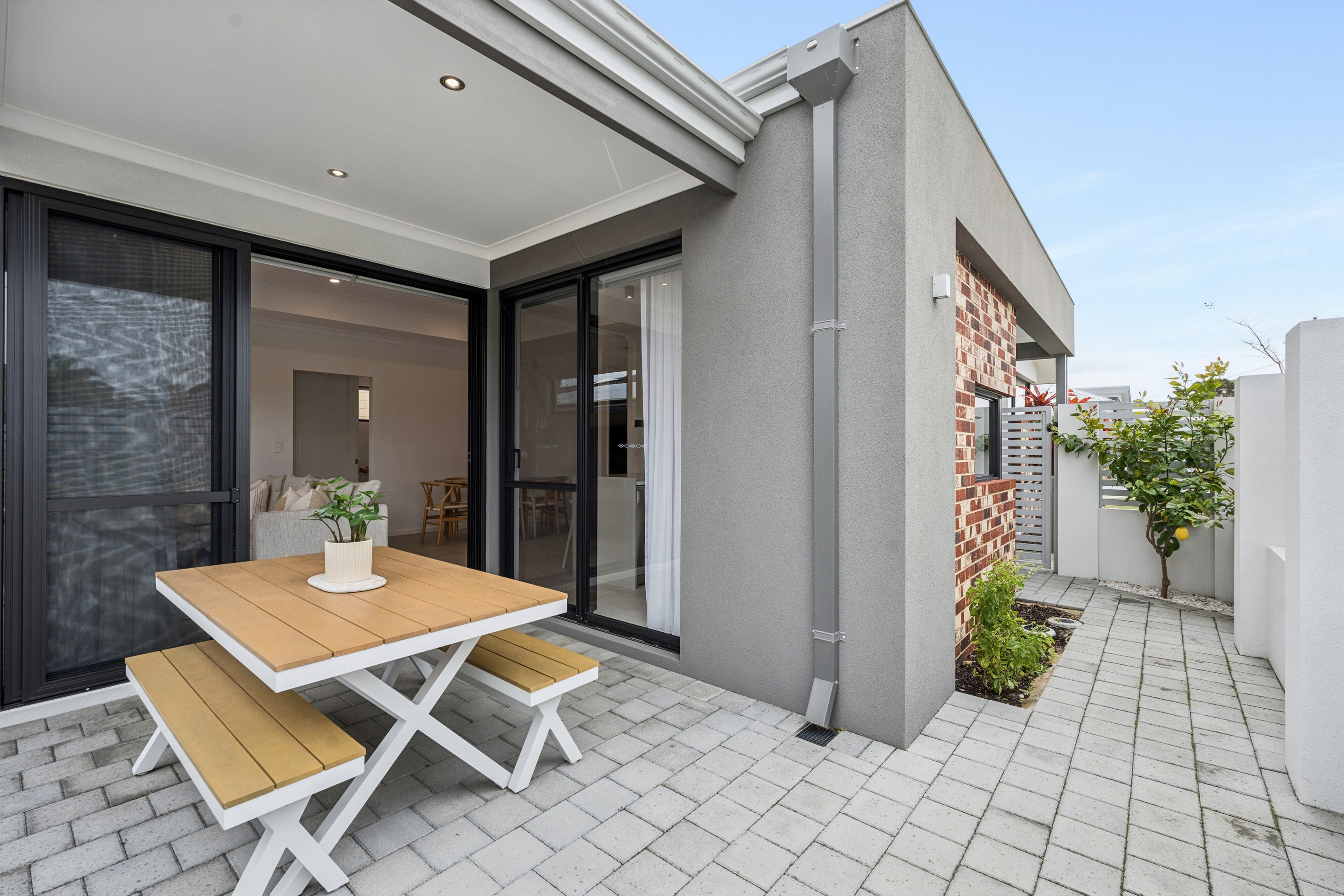 1/8 Koombana Way, Kallaroo, WA 6025